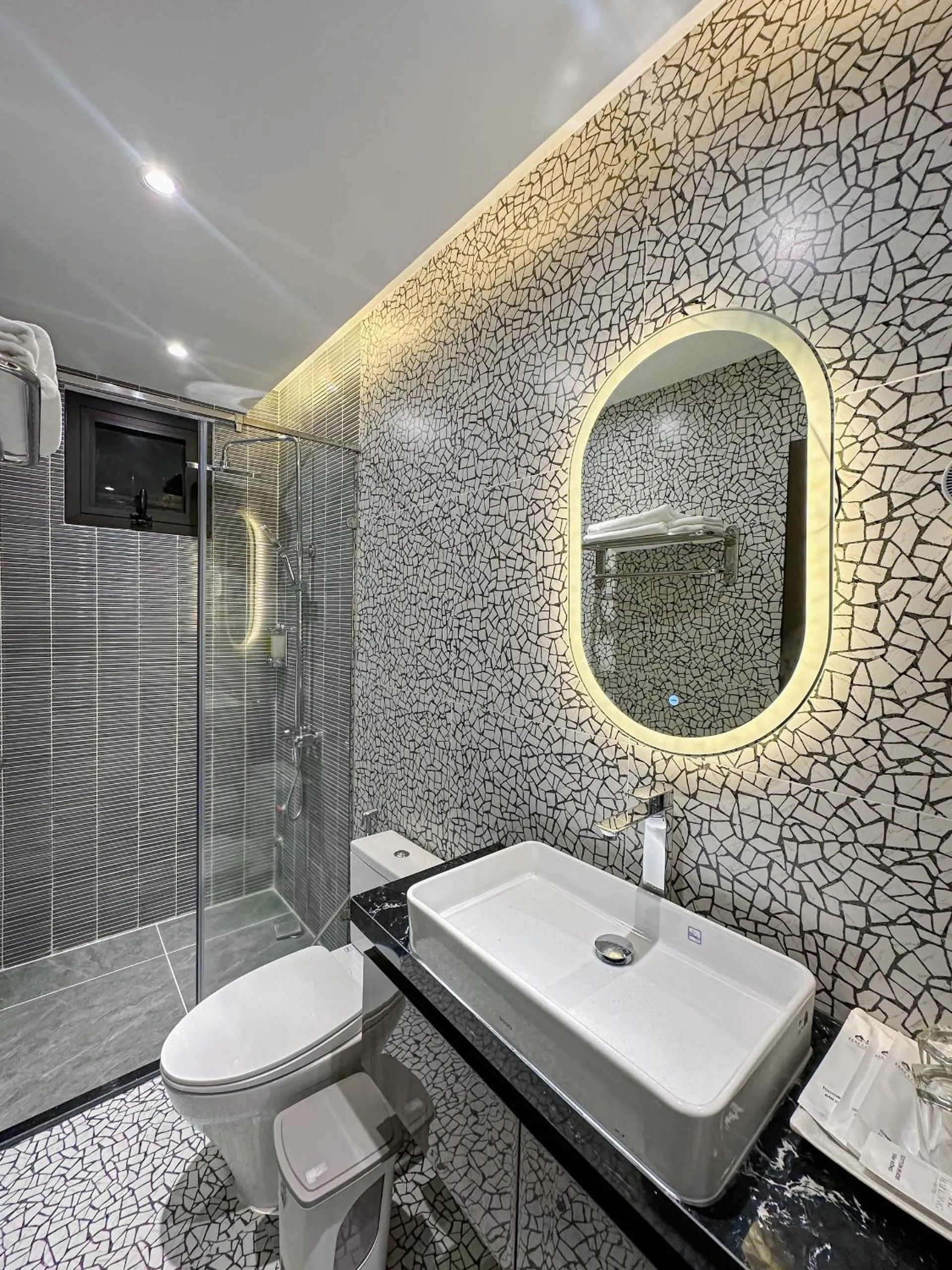 Shower in Hai Long Hotel