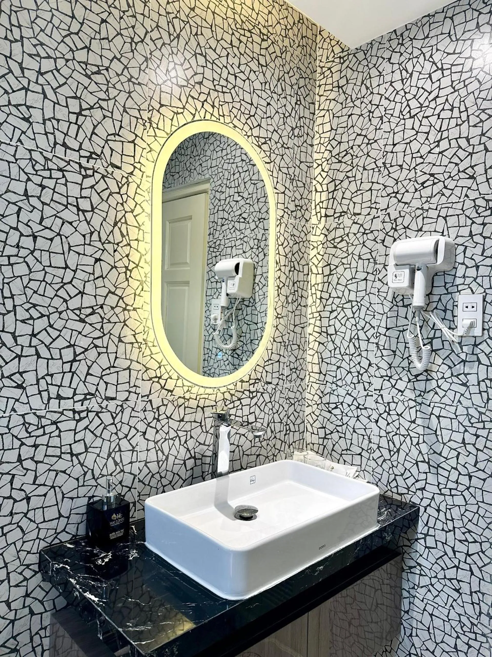 Shower in Hai Long Hotel