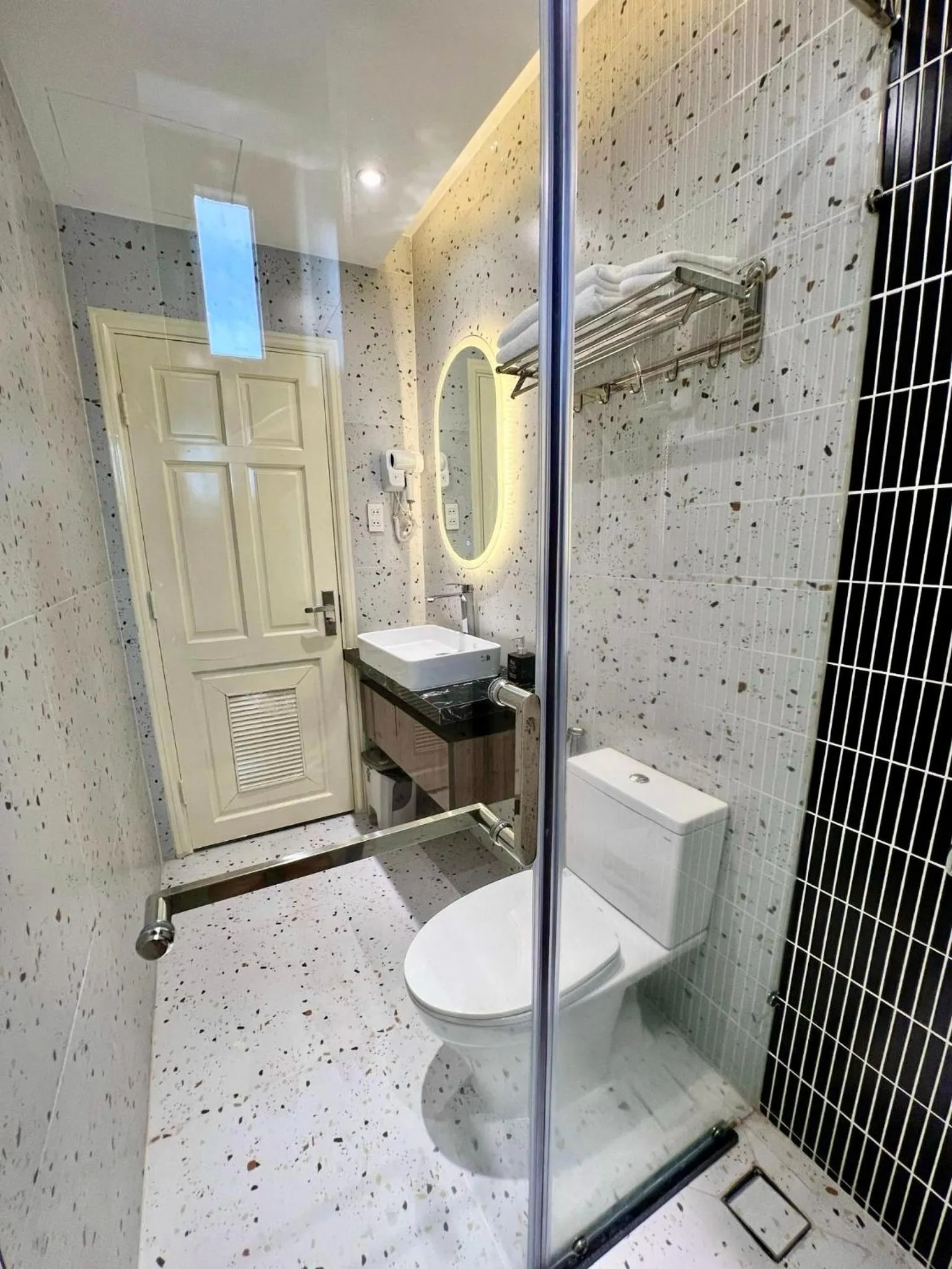 Shower in Hai Long Hotel