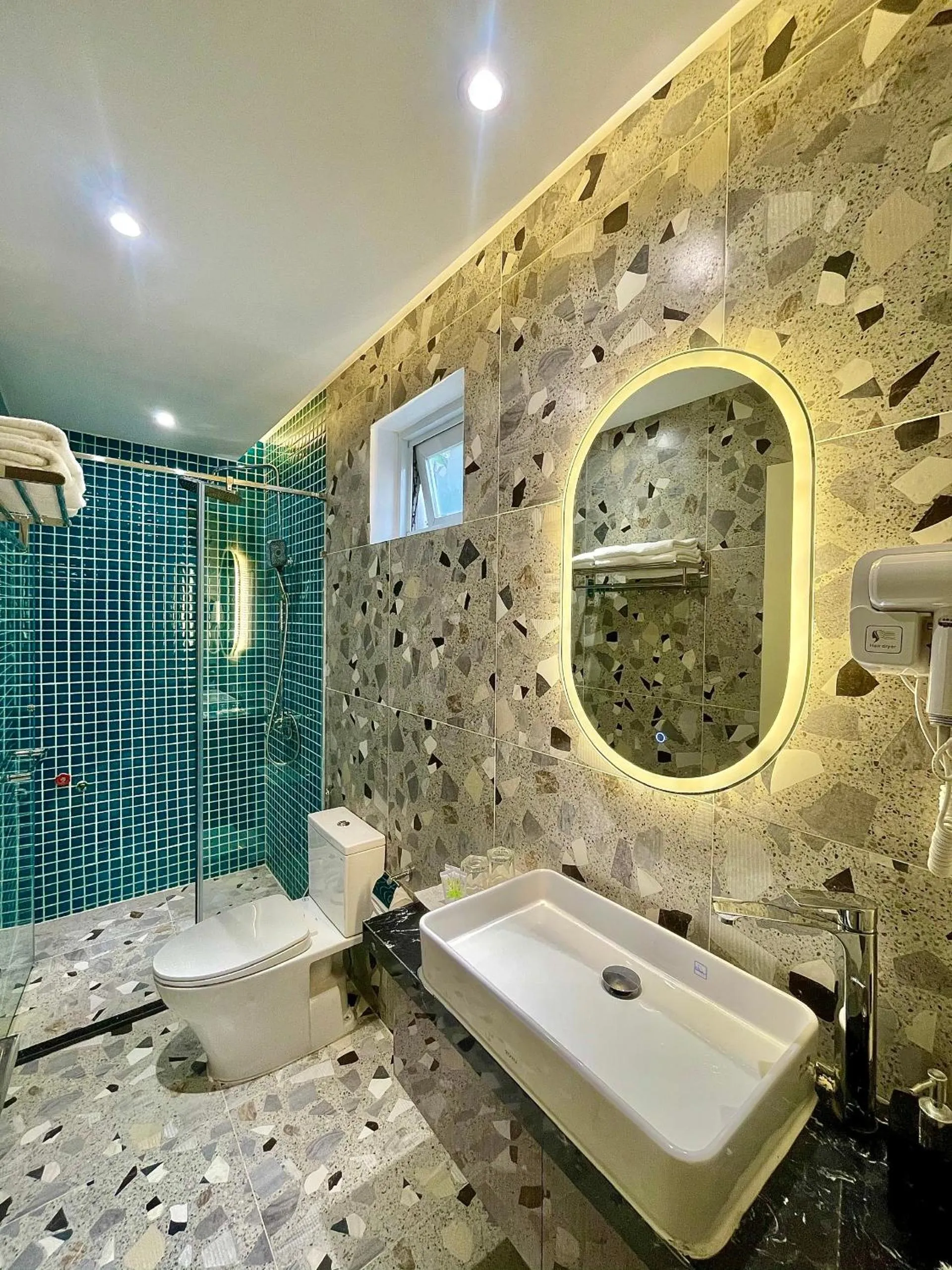 Shower in Hai Long Hotel