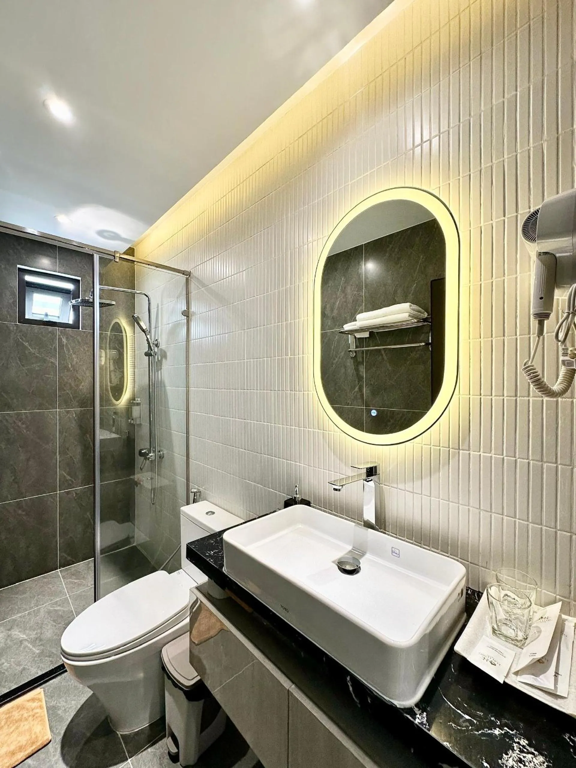 Shower in Hai Long Hotel