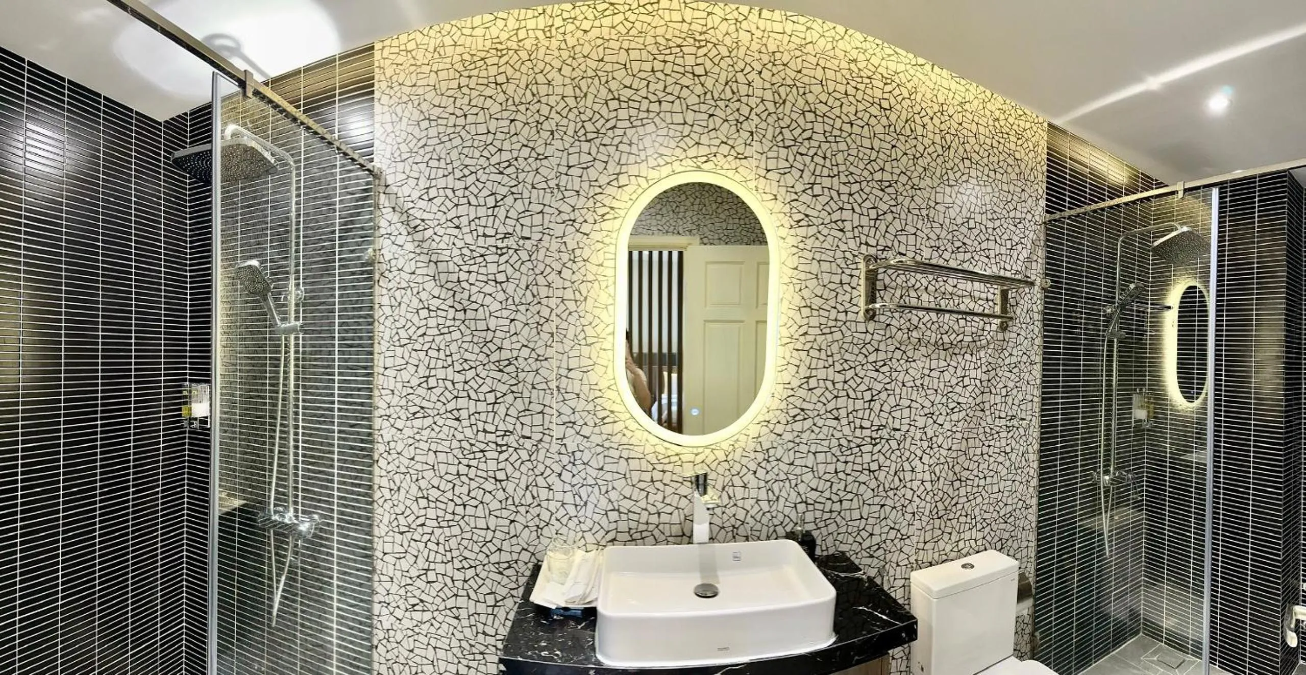 Shower in Hai Long Hotel