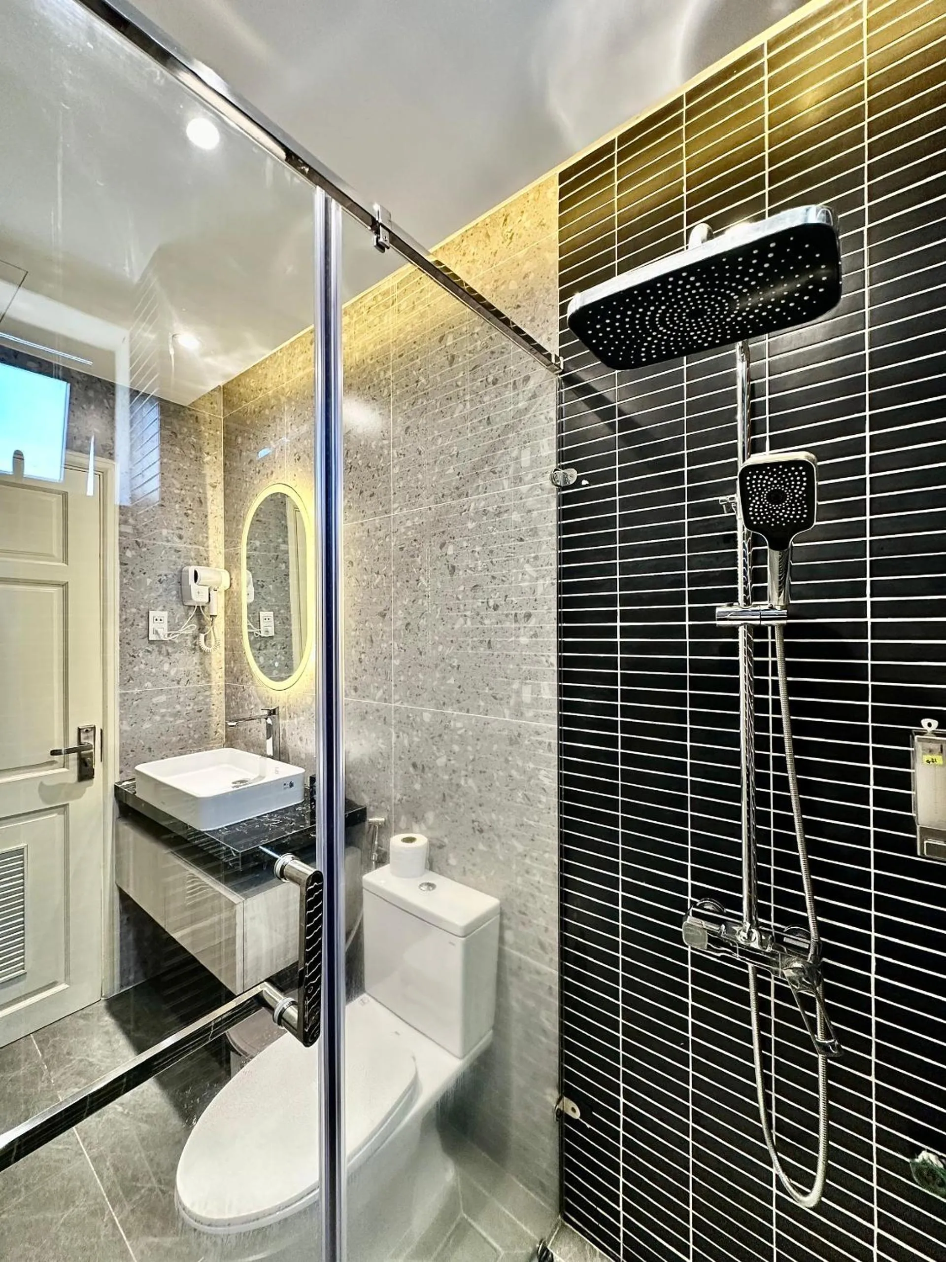 Shower in Hai Long Hotel