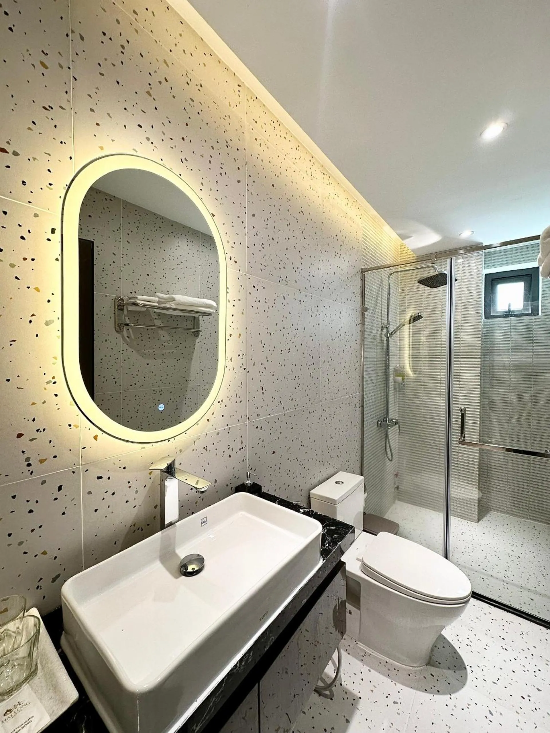 Shower in Hai Long Hotel