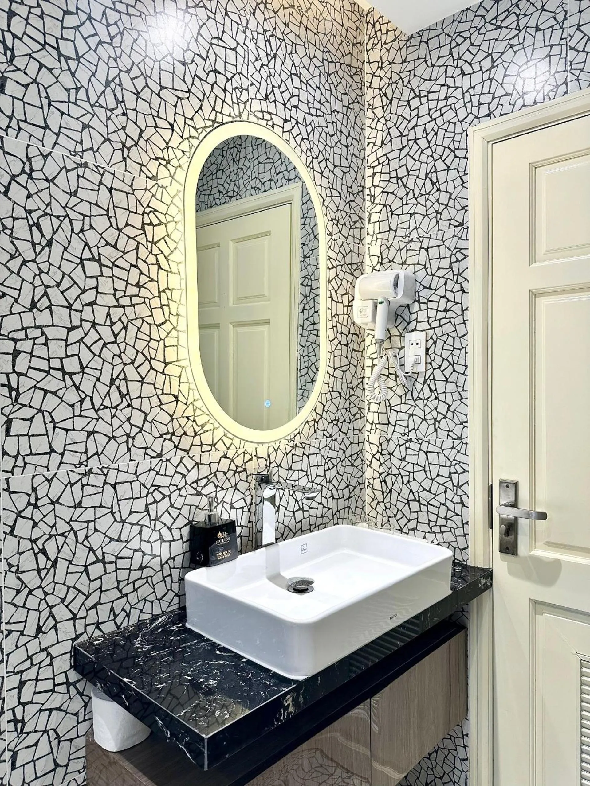 Bathroom in Hai Long Hotel