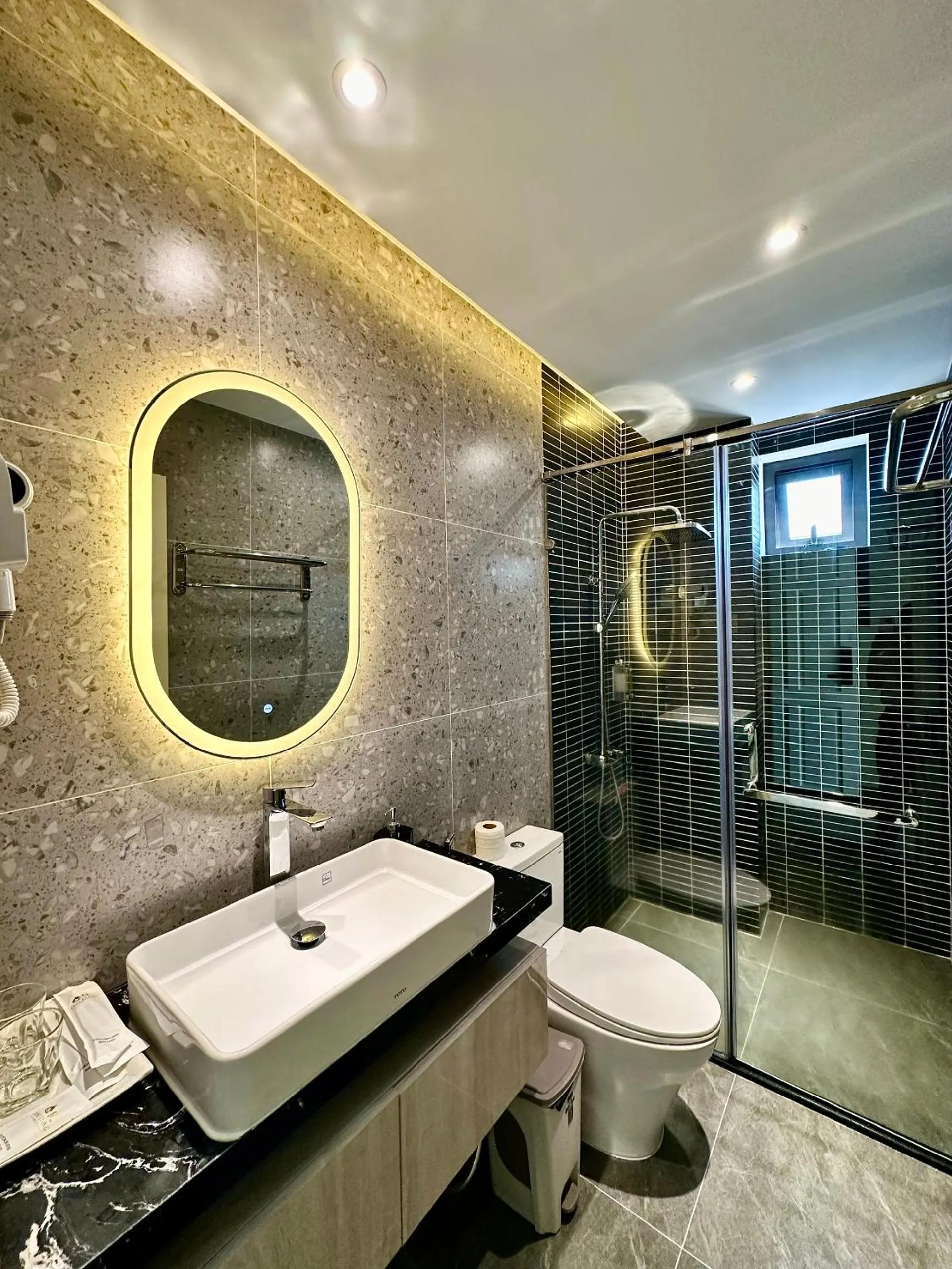 Shower in Hai Long Hotel