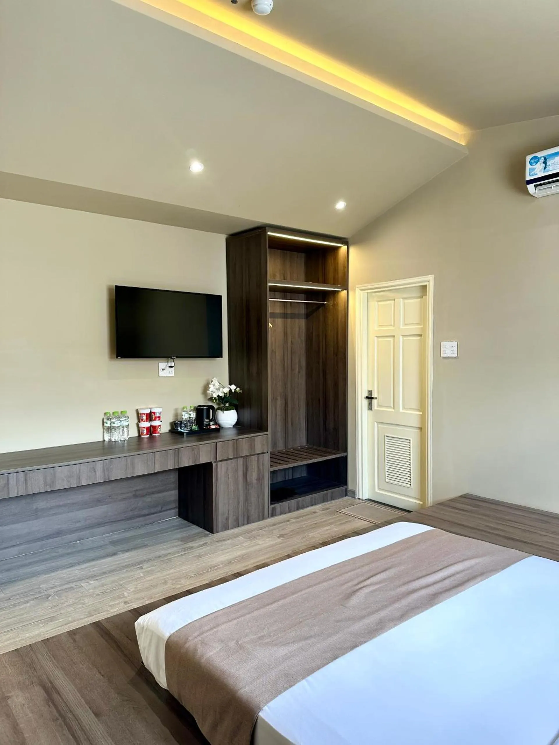 TV and multimedia, Bed in Hai Long Hotel