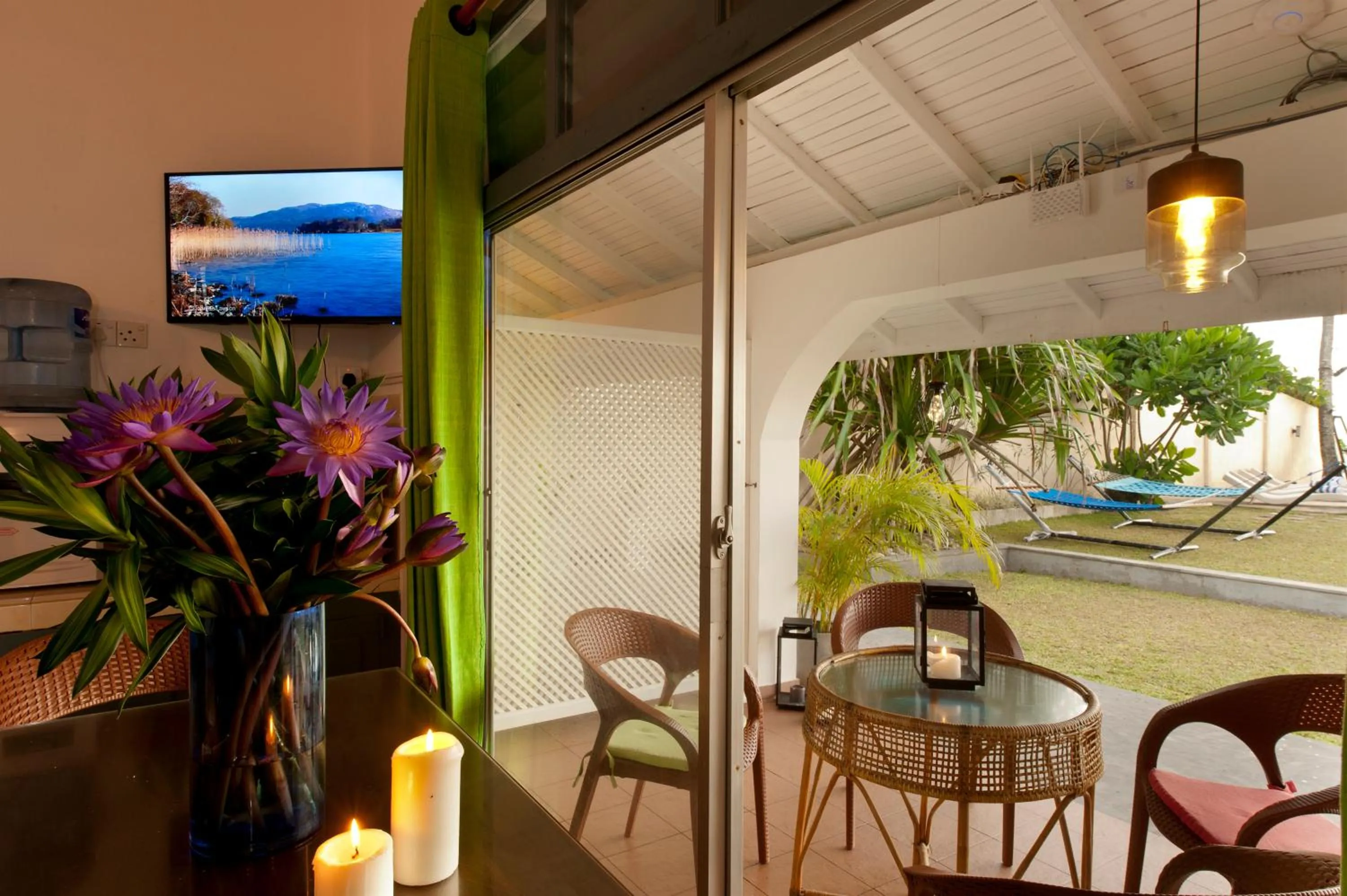 TV and multimedia in Isle of Thalpe