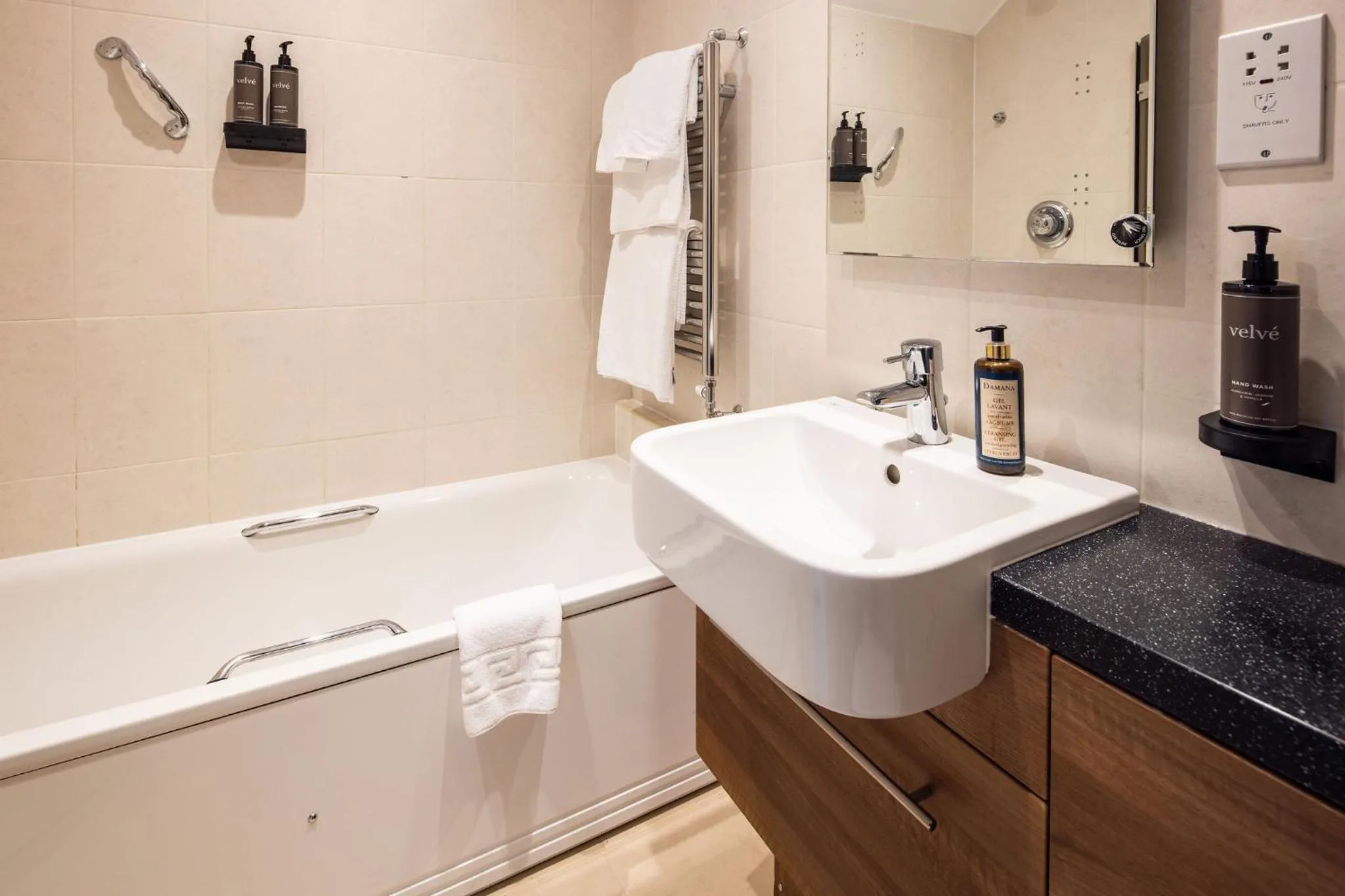 Bathroom in The Moorings Hotel & Restaurant