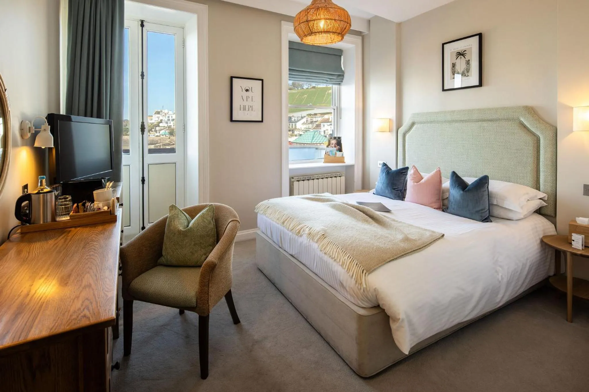 Sea view, Bed in The Moorings Hotel & Restaurant