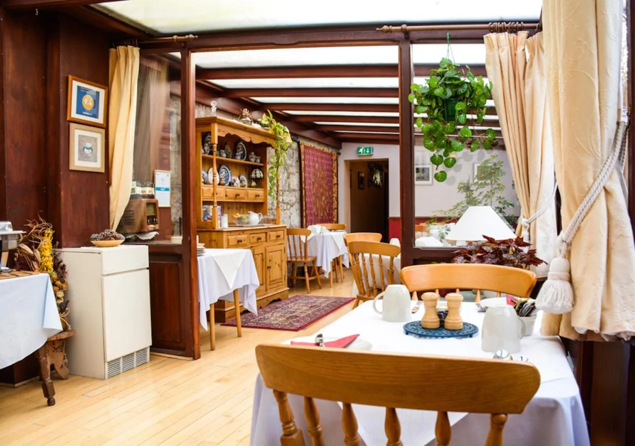 Restaurant/places to eat in Clarke Cottage Guest House