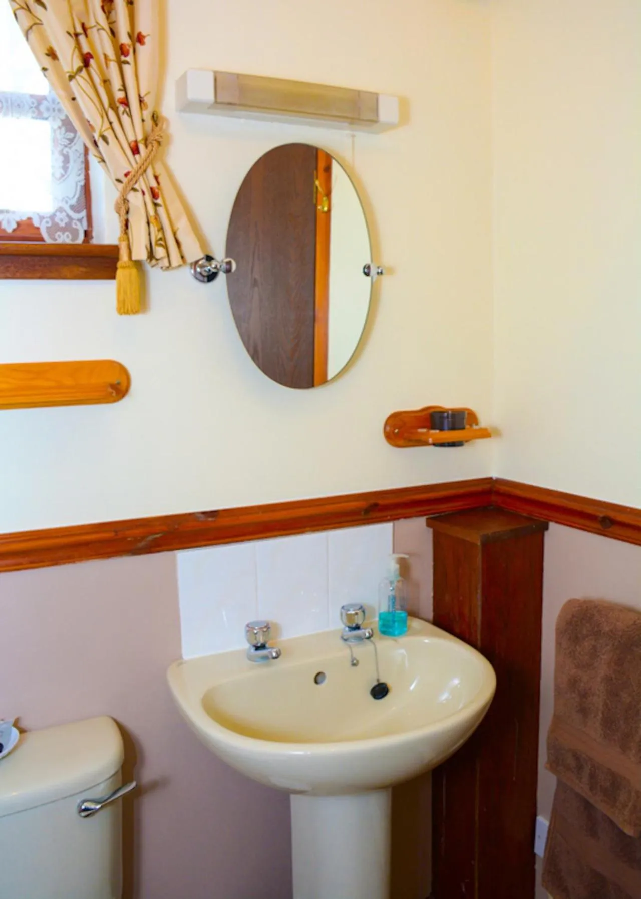 Bathroom in Clarke Cottage Guest House