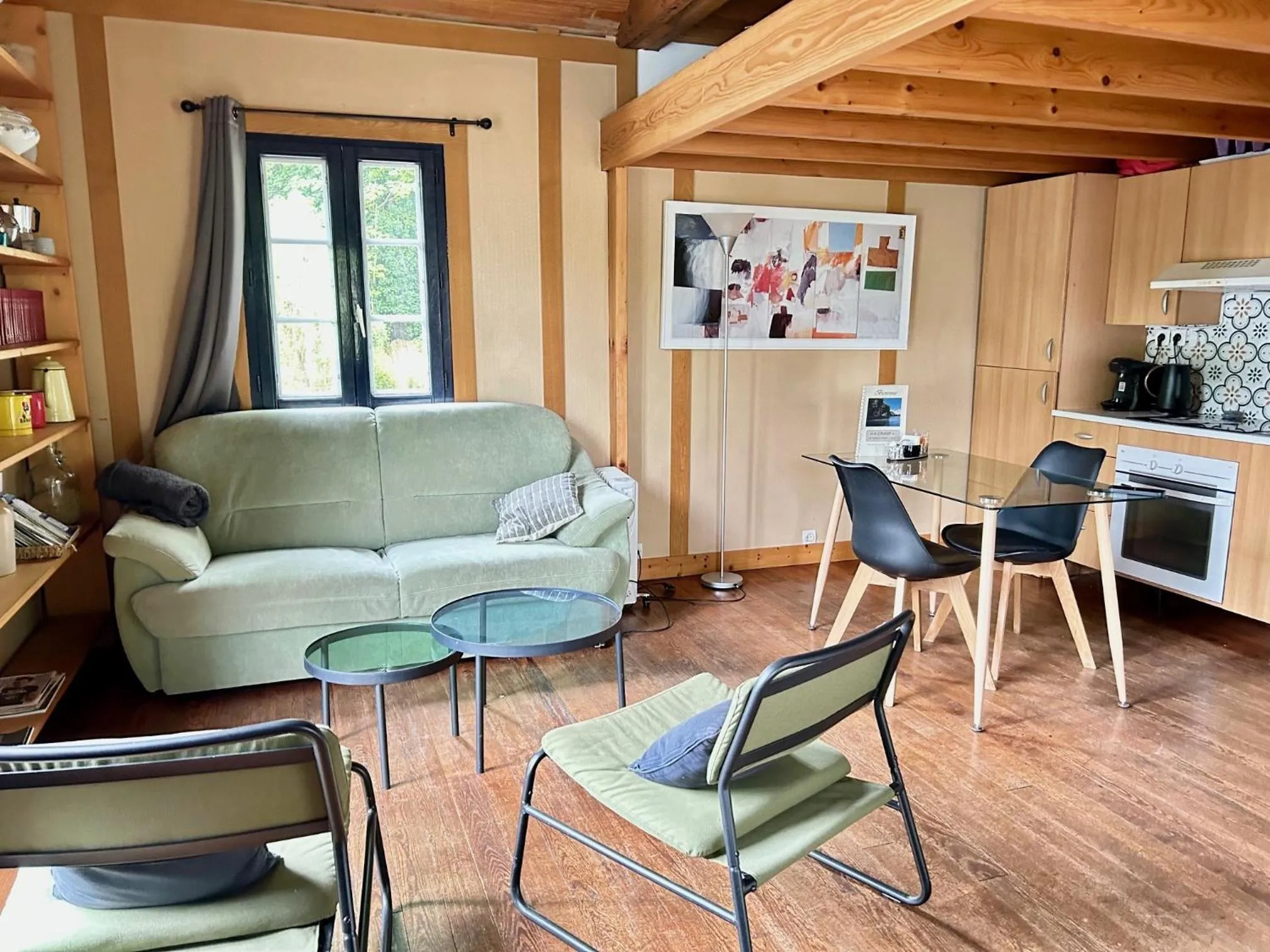 Living room in Le chalet bucolique au bord de l'eau