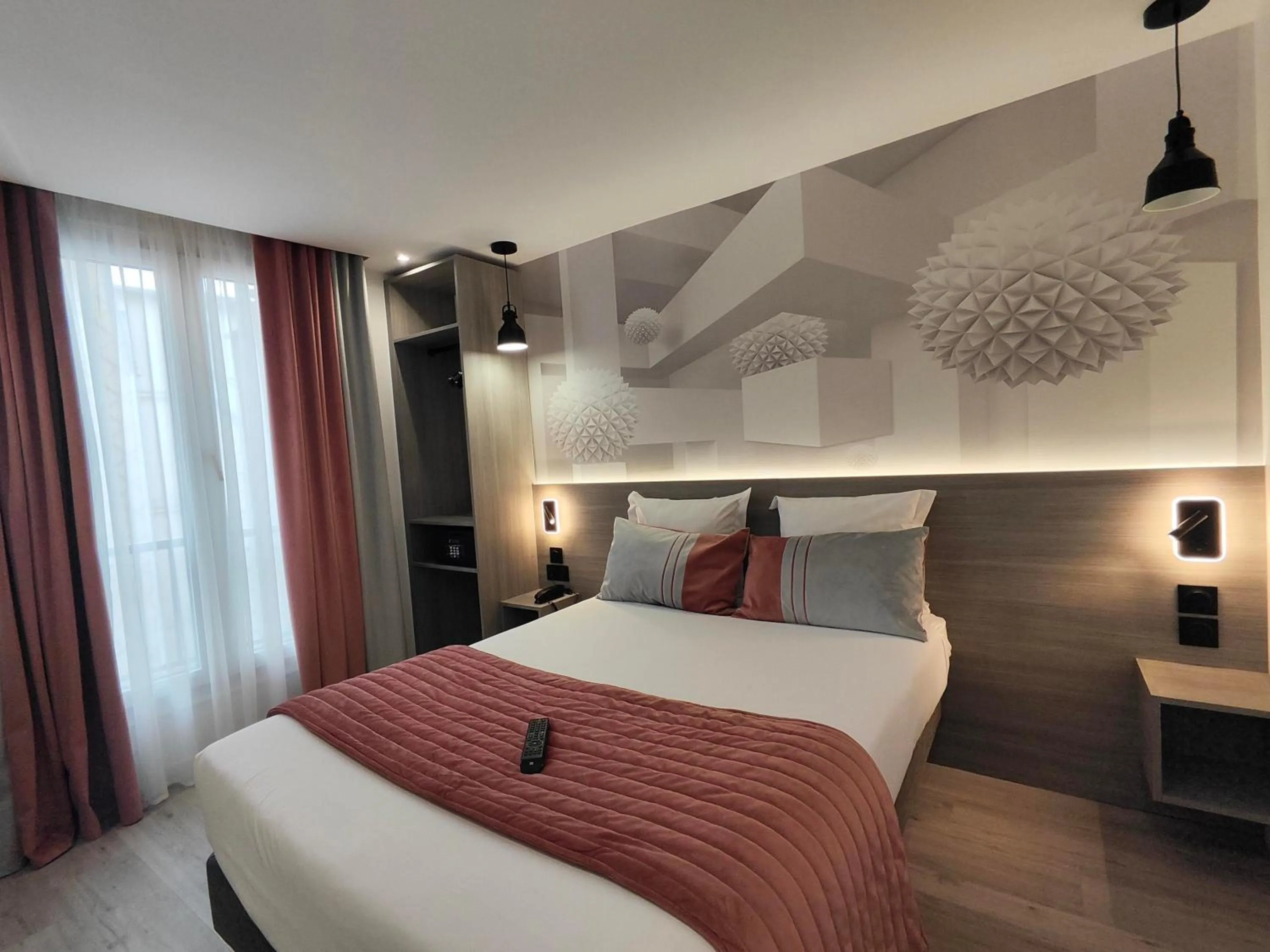 Photo of the whole room, Bed in Atelier Montparnasse Hôtel