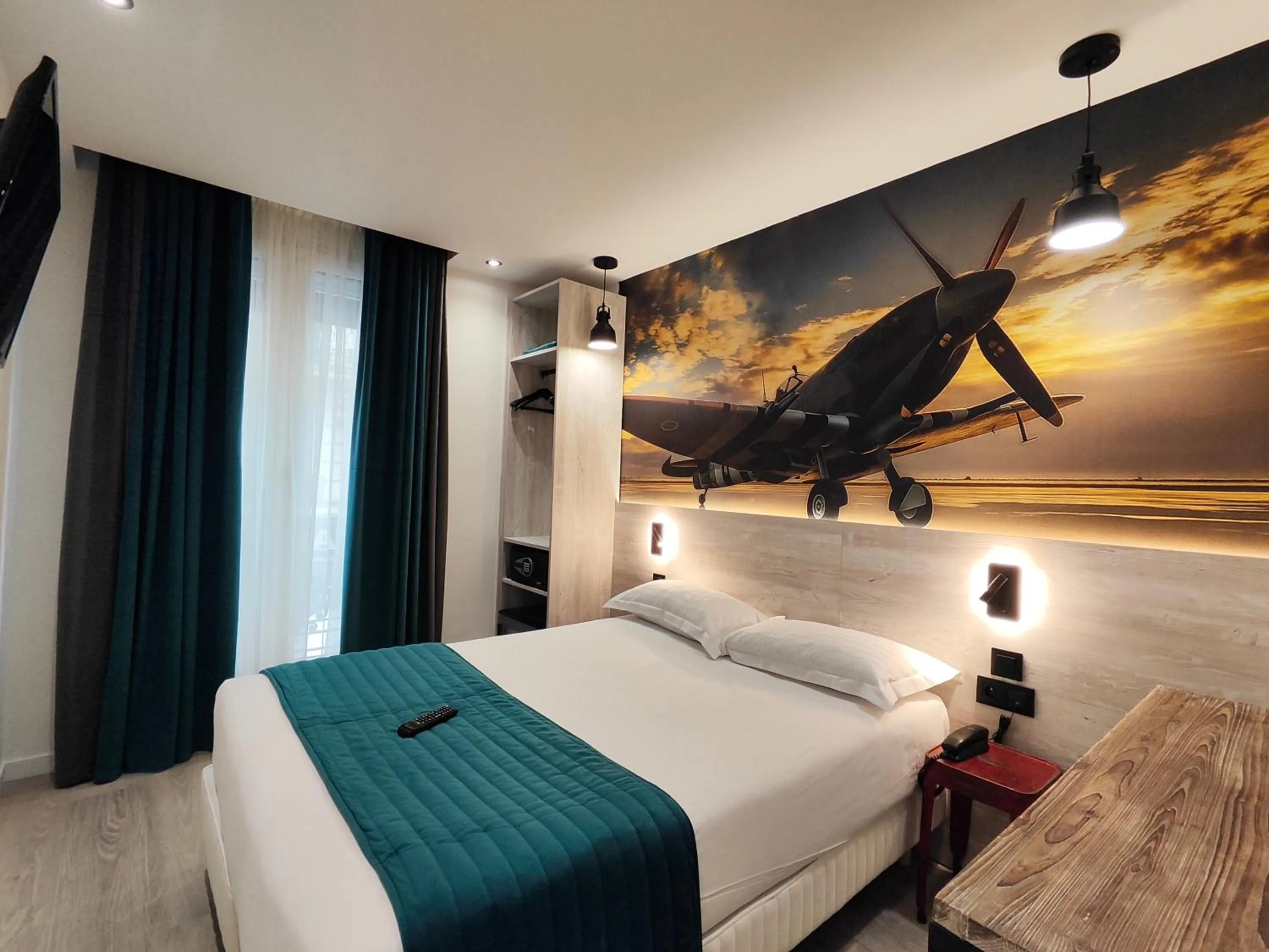 Photo of the whole room, Bed in Atelier Montparnasse Hôtel