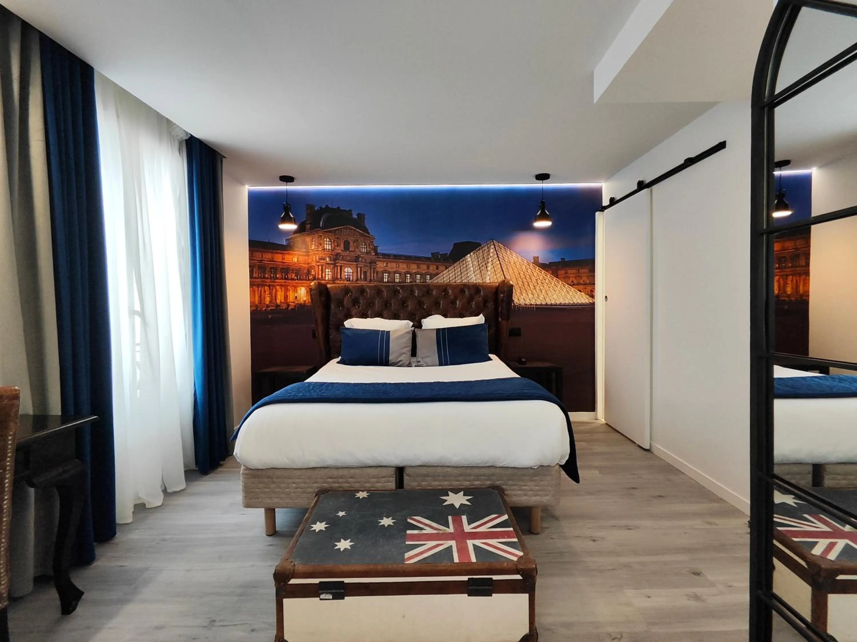 Photo of the whole room, Bed in Atelier Montparnasse Hôtel