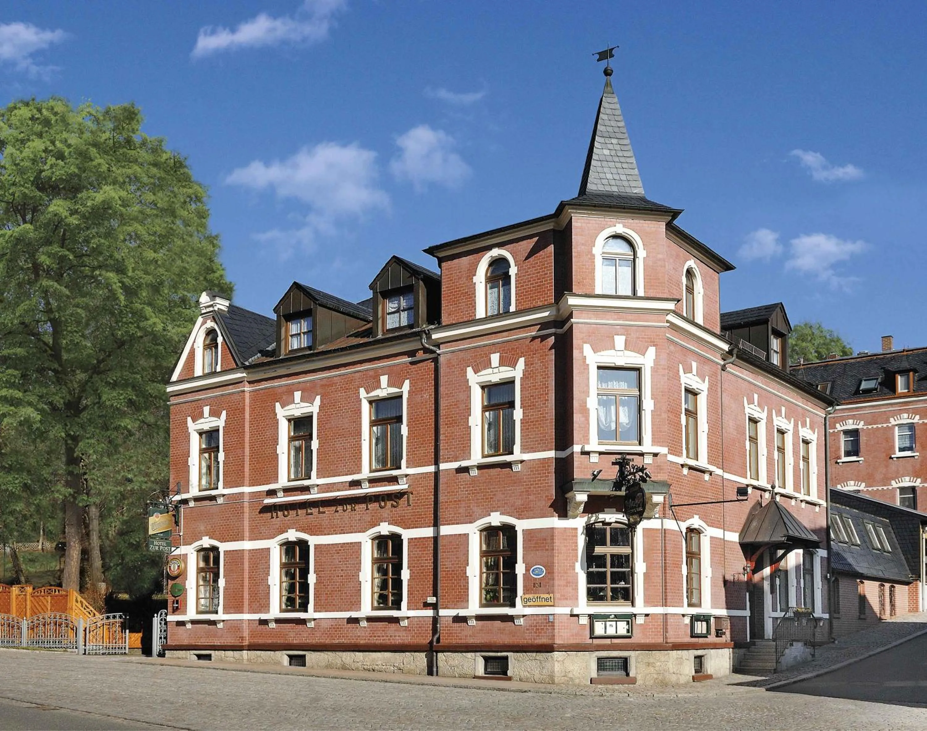 Facade/entrance in Hotel zur Post