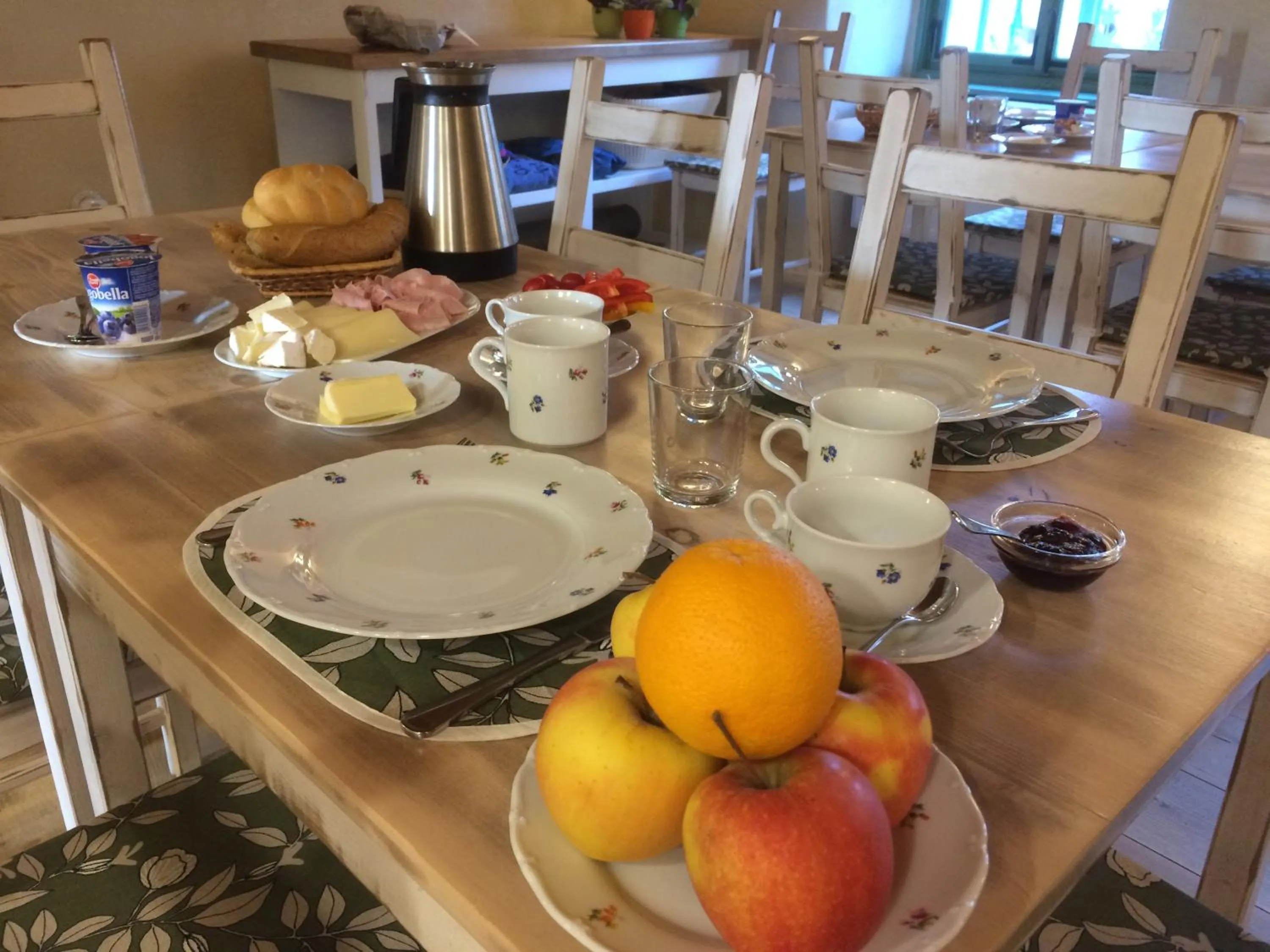 Continental breakfast in Kap Café