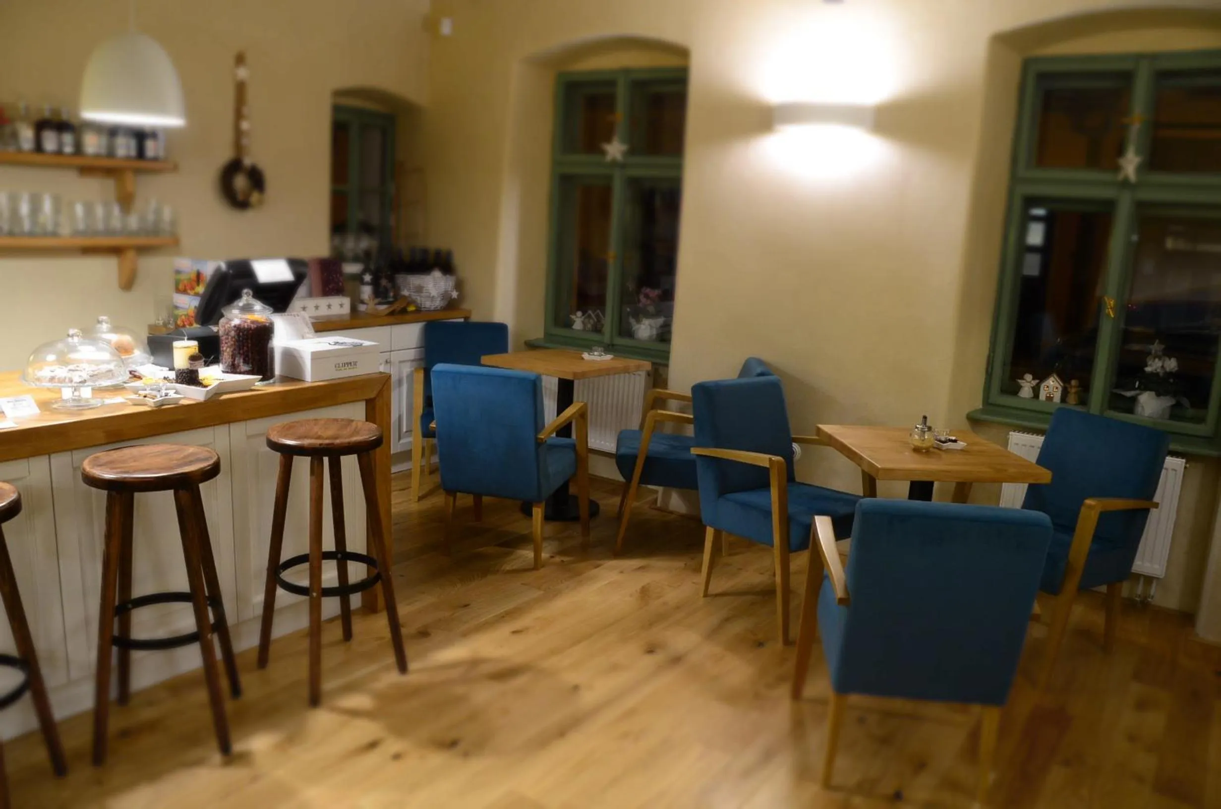 Restaurant/places to eat in Kap Café