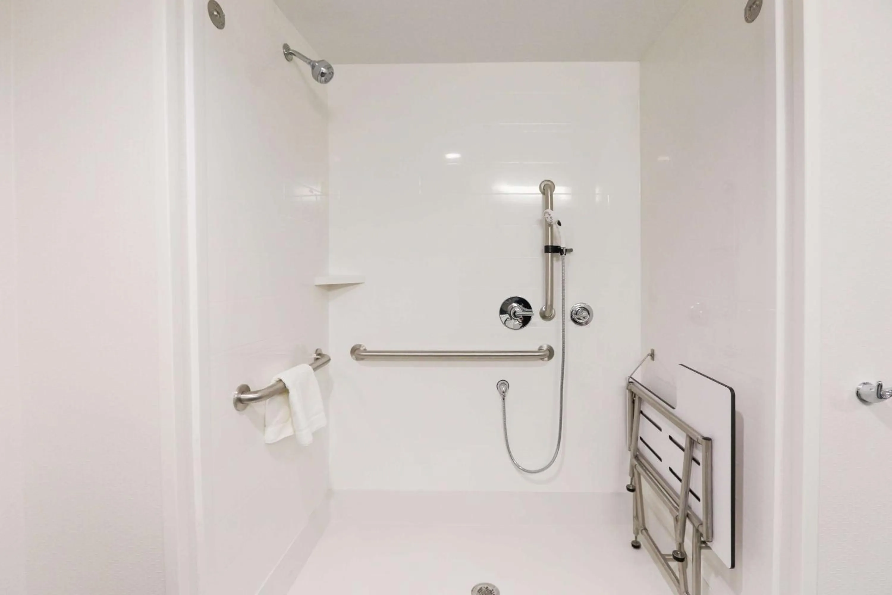 Bathroom in Hampton Inn El Reno Ok