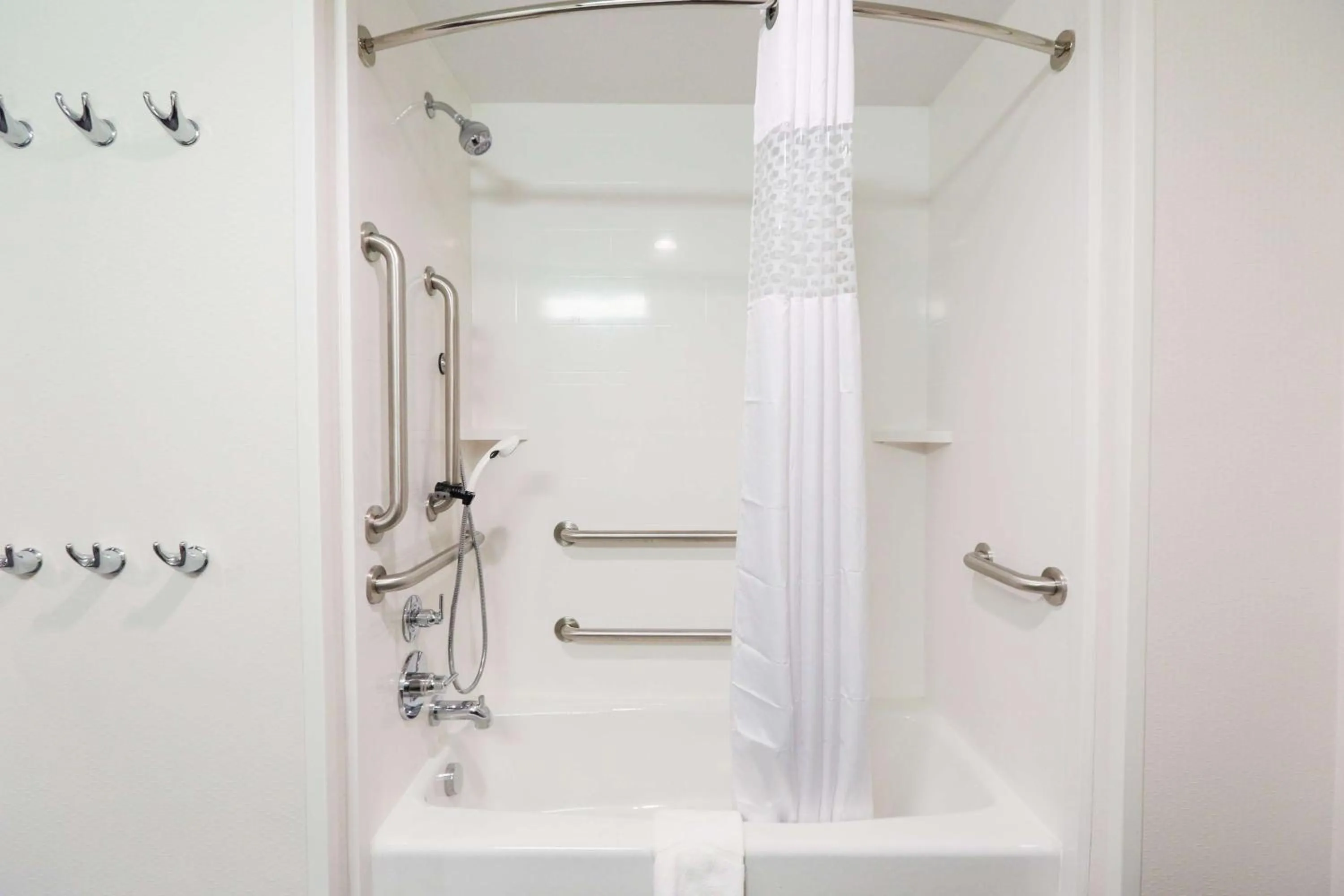 Bathroom in Hampton Inn El Reno Ok