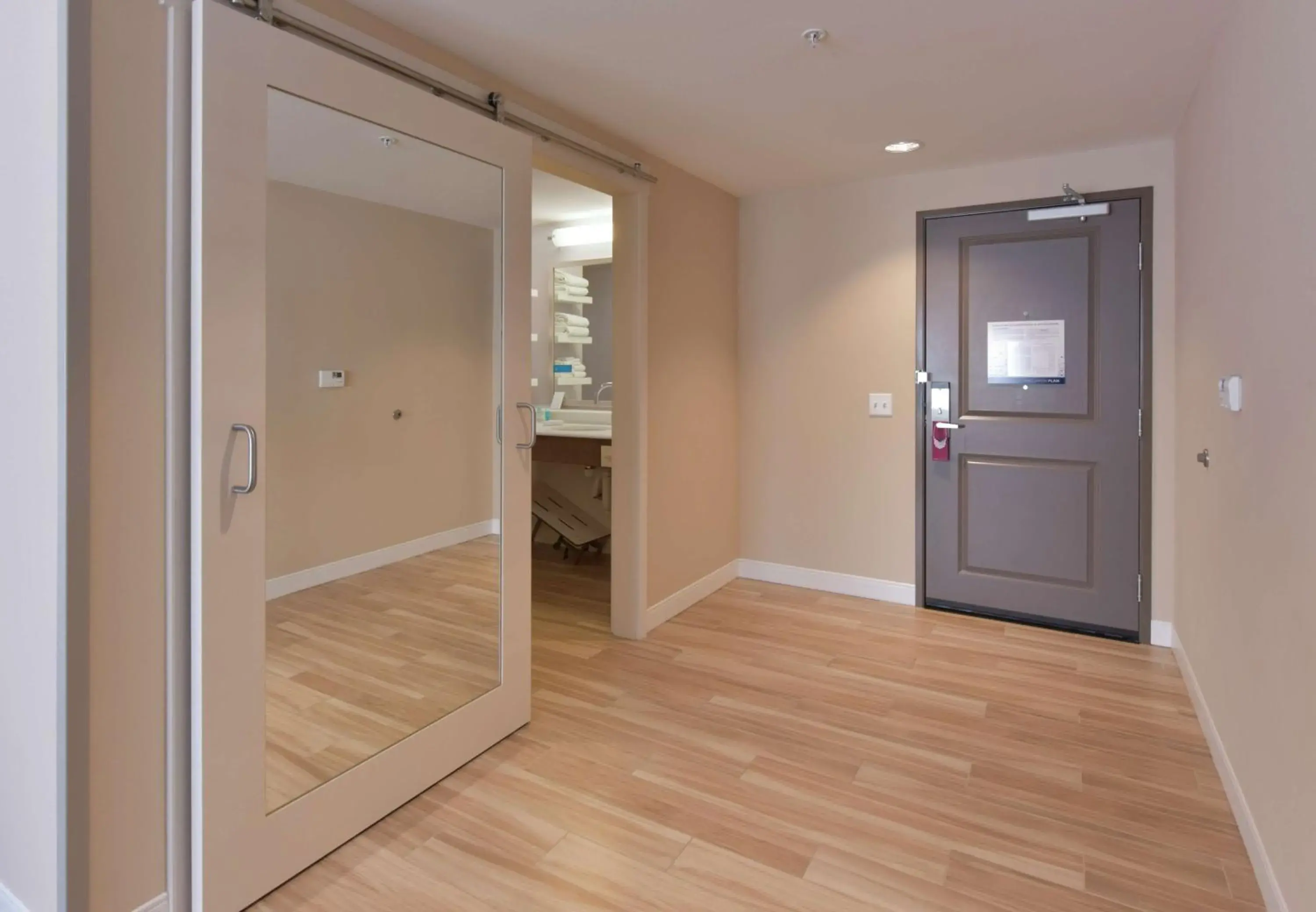 Queen Room with Two Queen Beds - Mobility Access/Non-Smoking in Hampton Inn & Suites Seattle/Redmond Wa Queen Room with Two Queen Beds - Mobility Access/Non-Smoking in Hampton Inn & Suites Seattle/Redmond Wa