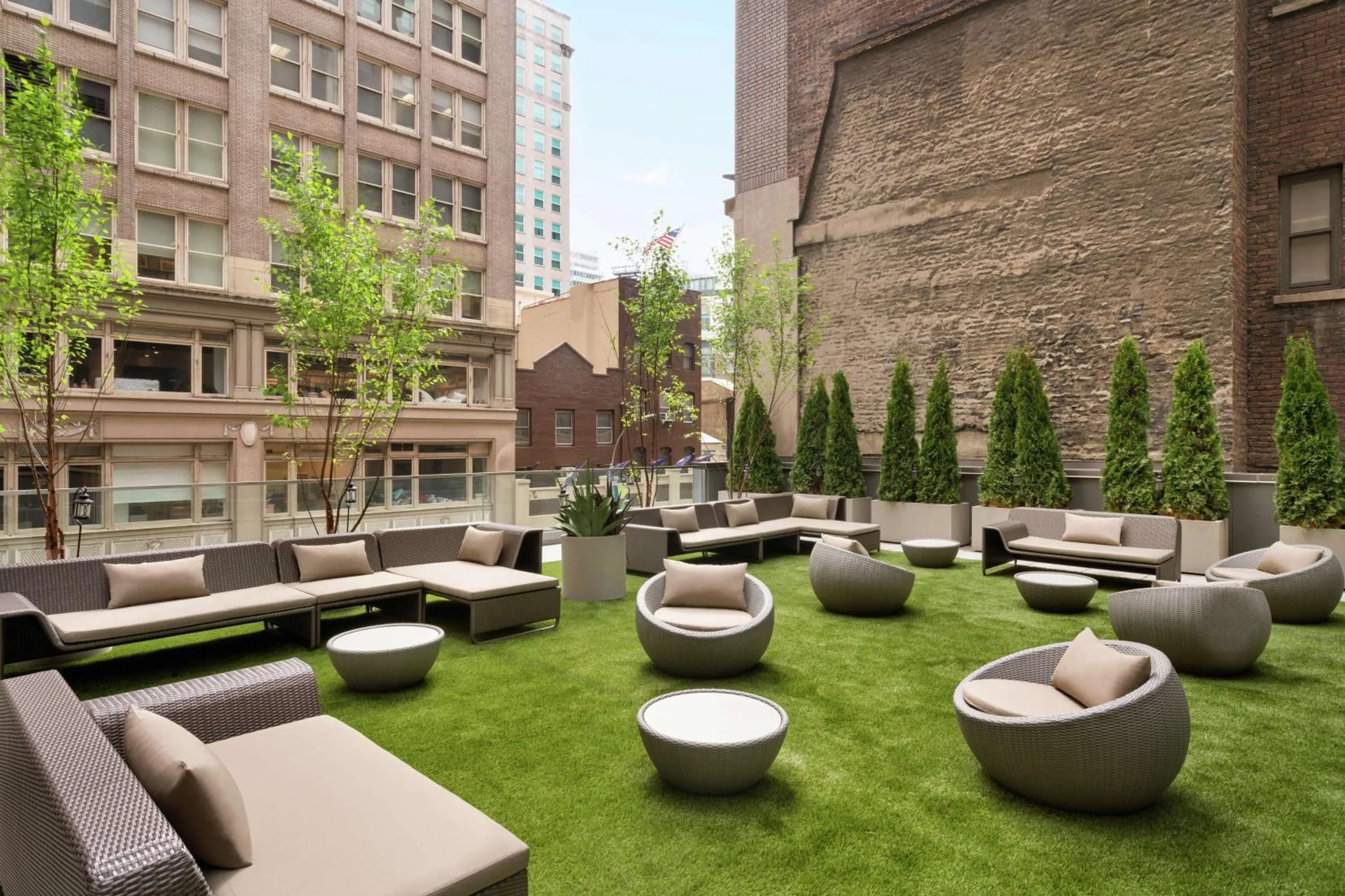 Lounge or bar in Embassy Suites By Hilton New York Manhattan Times Square