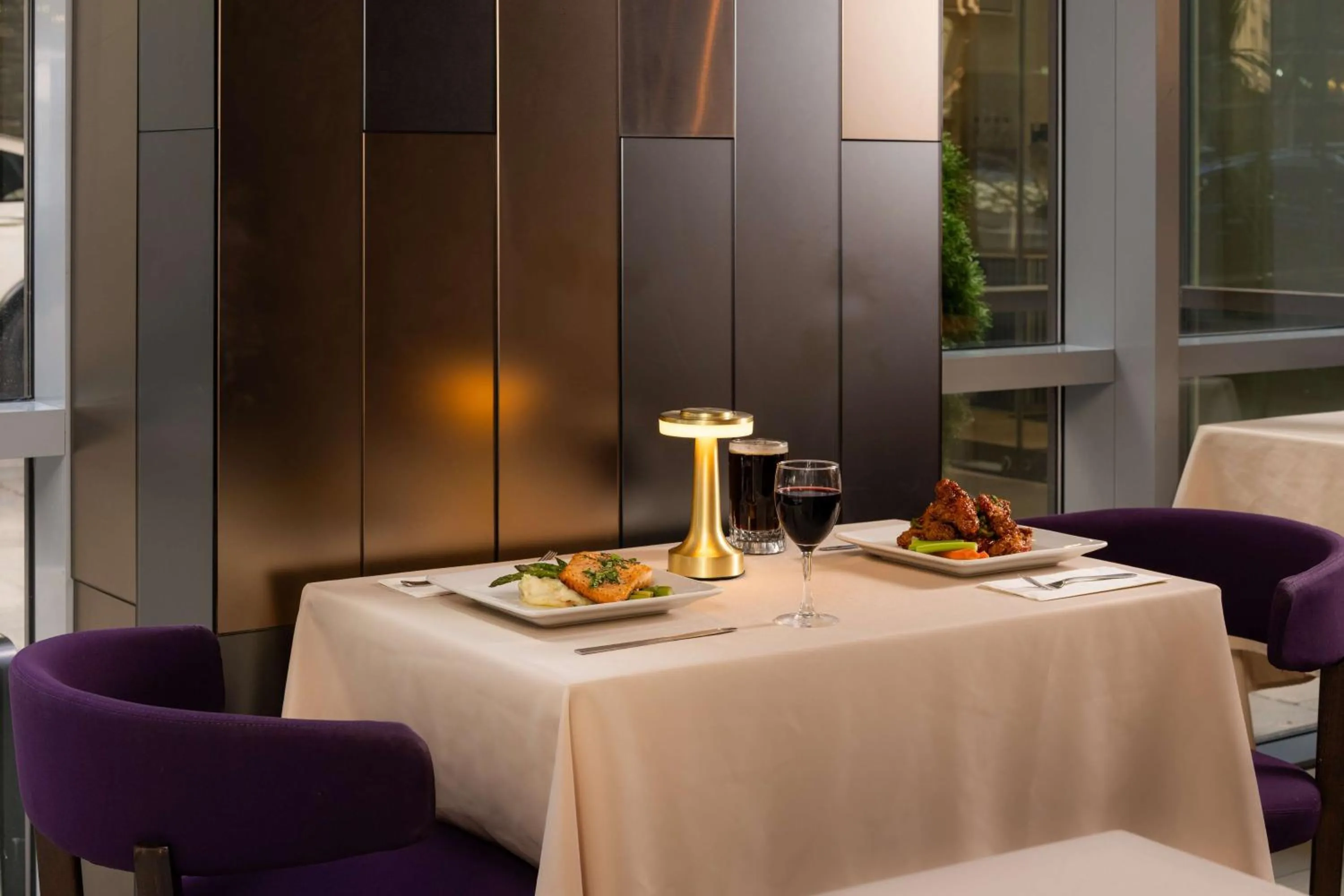 Restaurant/places to eat in Embassy Suites By Hilton New York Manhattan Times Square