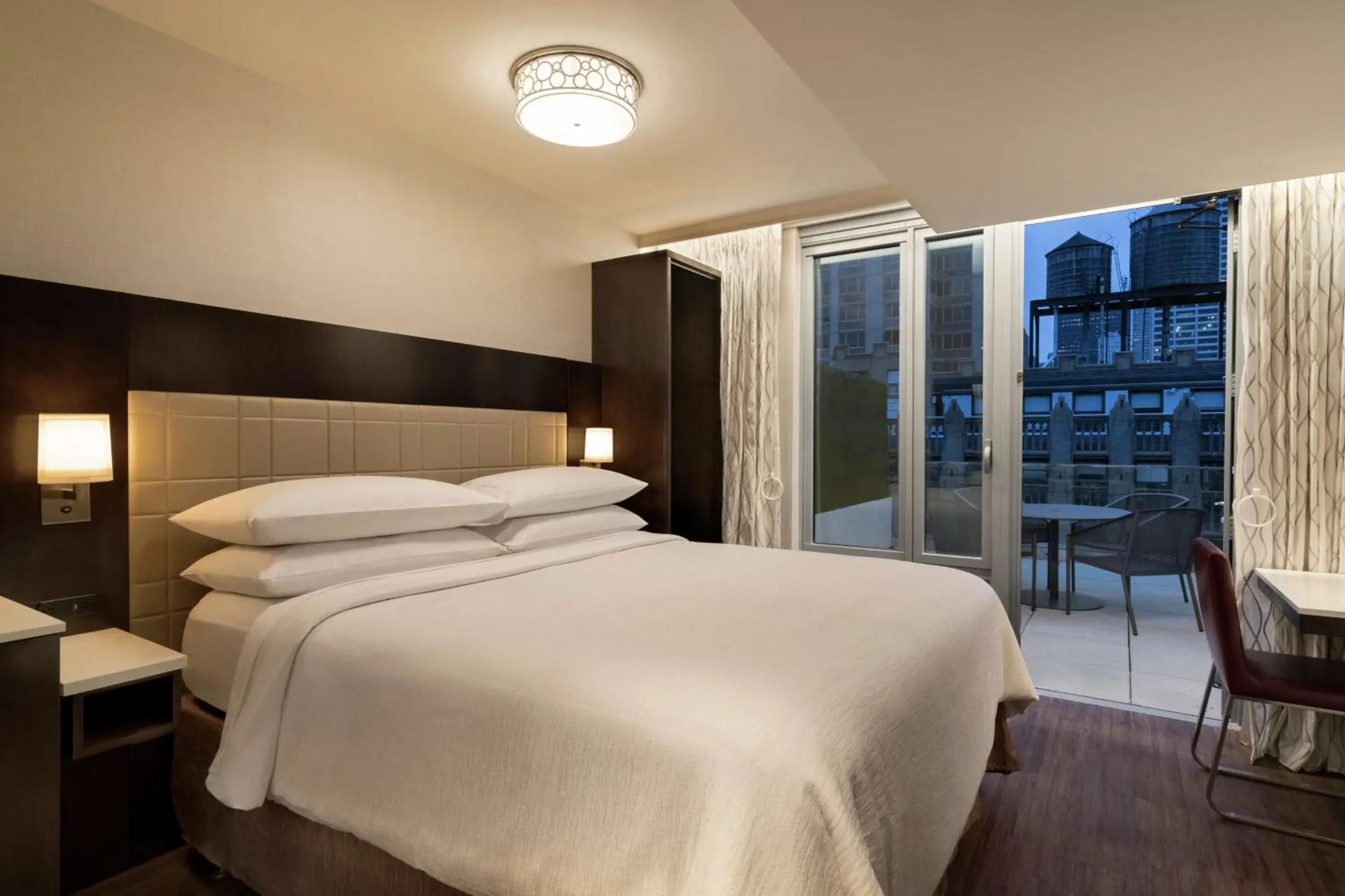 Bedroom, Bed in Embassy Suites By Hilton New York Manhattan Times Square Bedroom, Bed in Embassy Suites By Hilton New York Manhattan Times Square