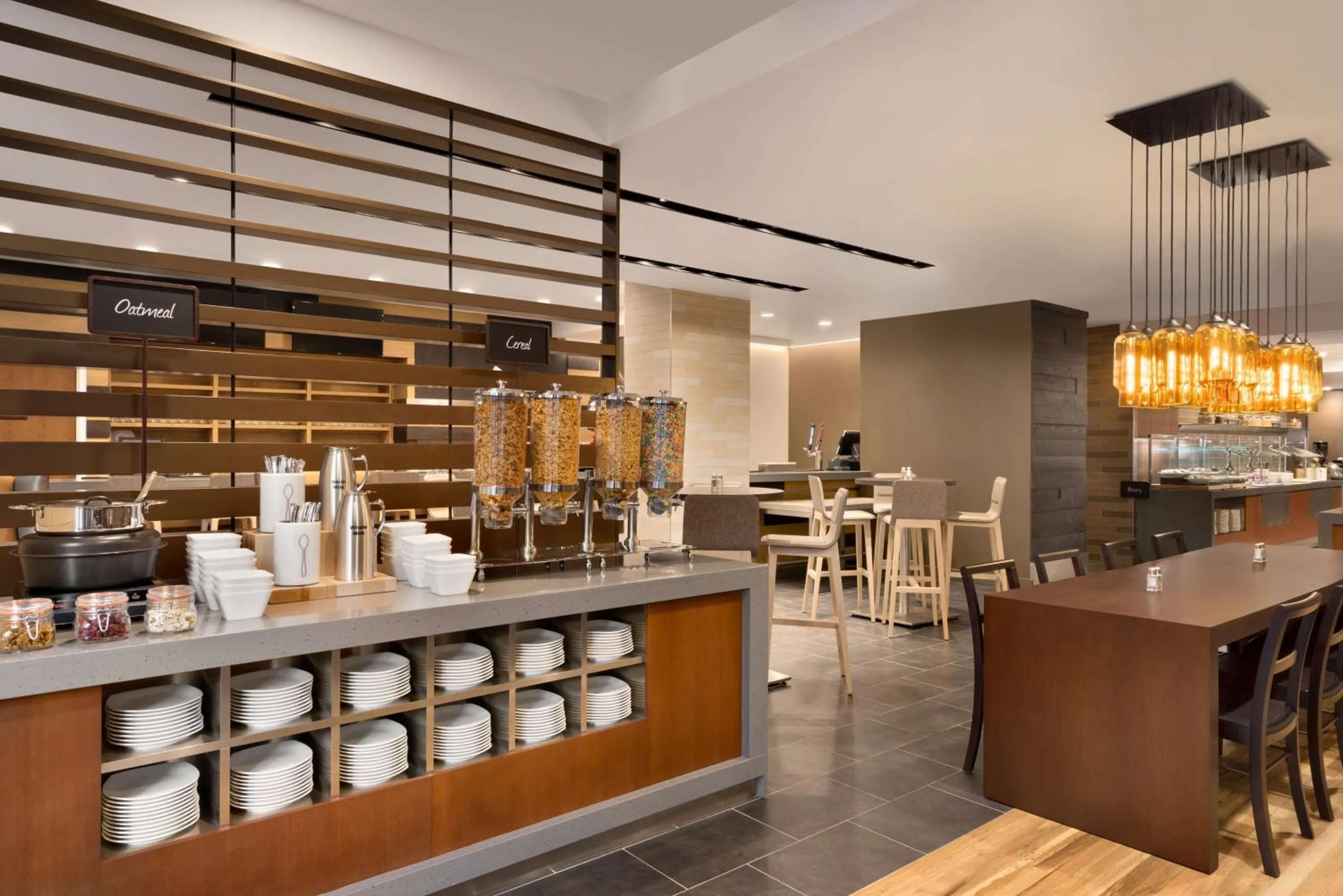 Dining area in Embassy Suites By Hilton New York Manhattan Times Square