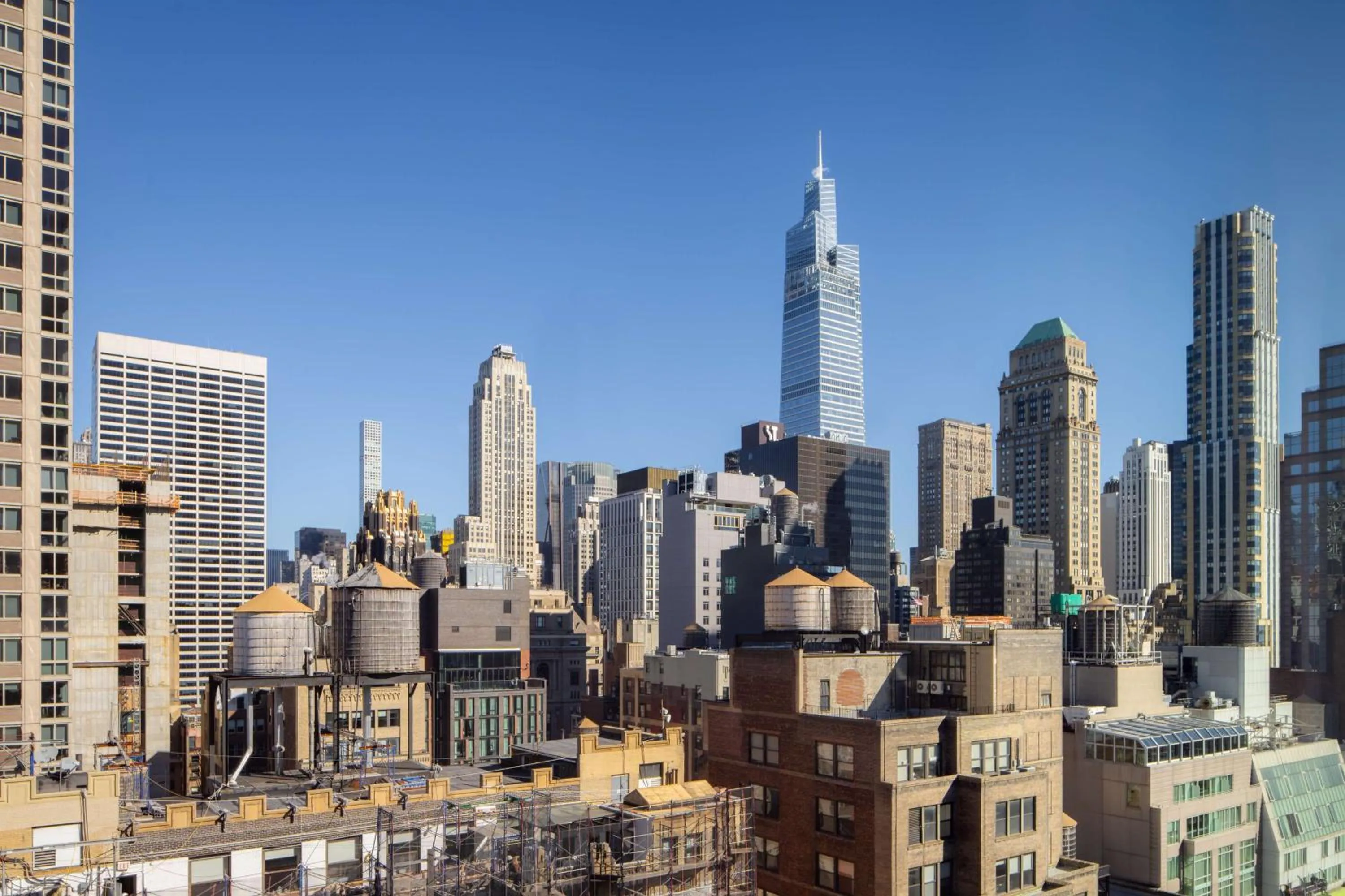 Photo of the whole room in Embassy Suites By Hilton New York Manhattan Times Square