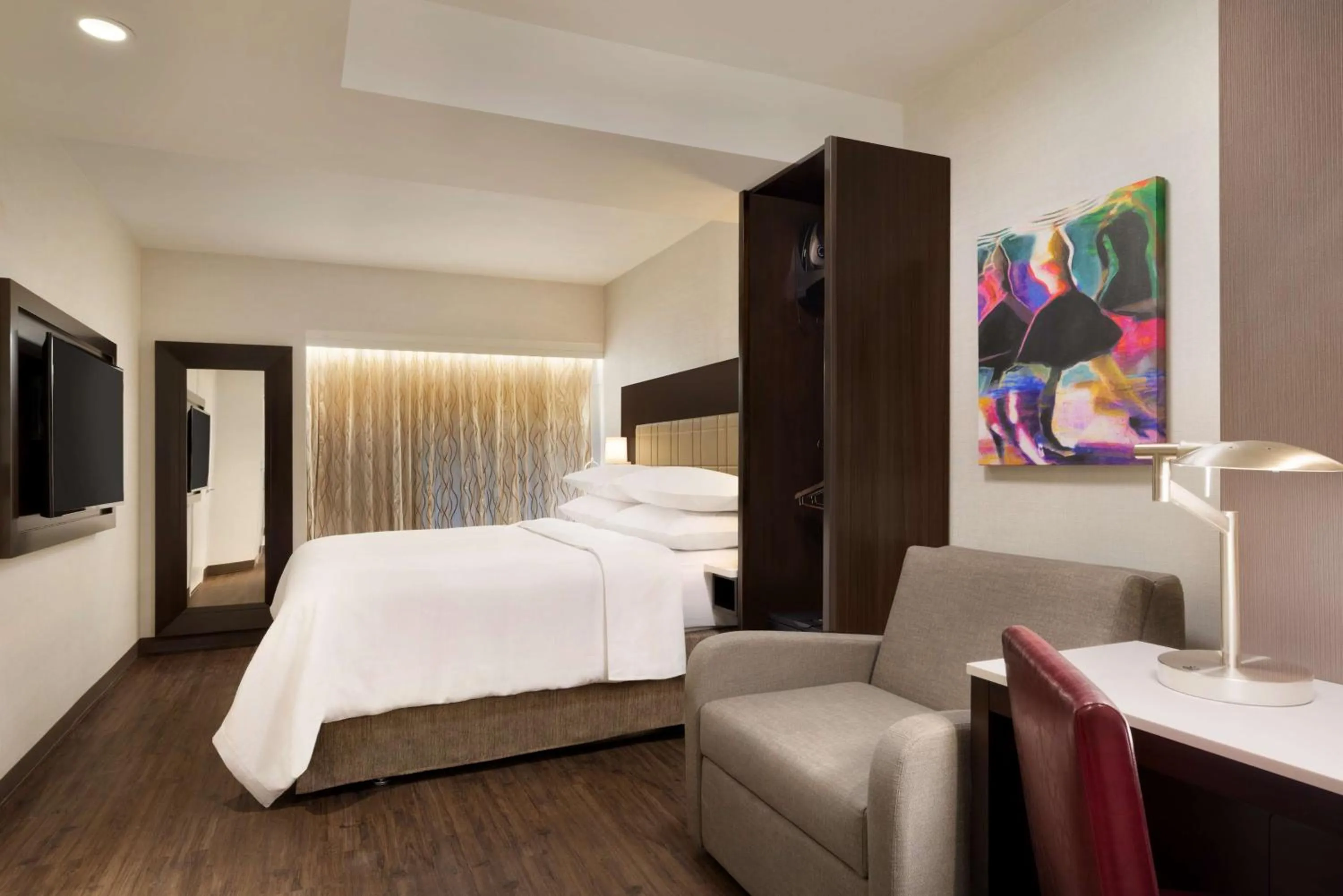 Bedroom, Bed in Embassy Suites By Hilton New York Manhattan Times Square