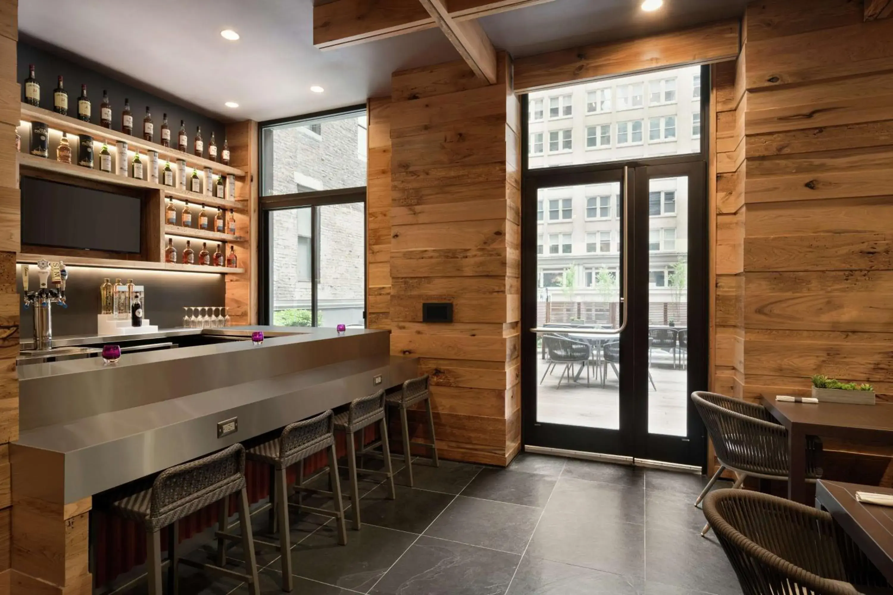 Lounge or bar in Embassy Suites By Hilton New York Manhattan Times Square Lounge or bar in Embassy Suites By Hilton New York Manhattan Times Square