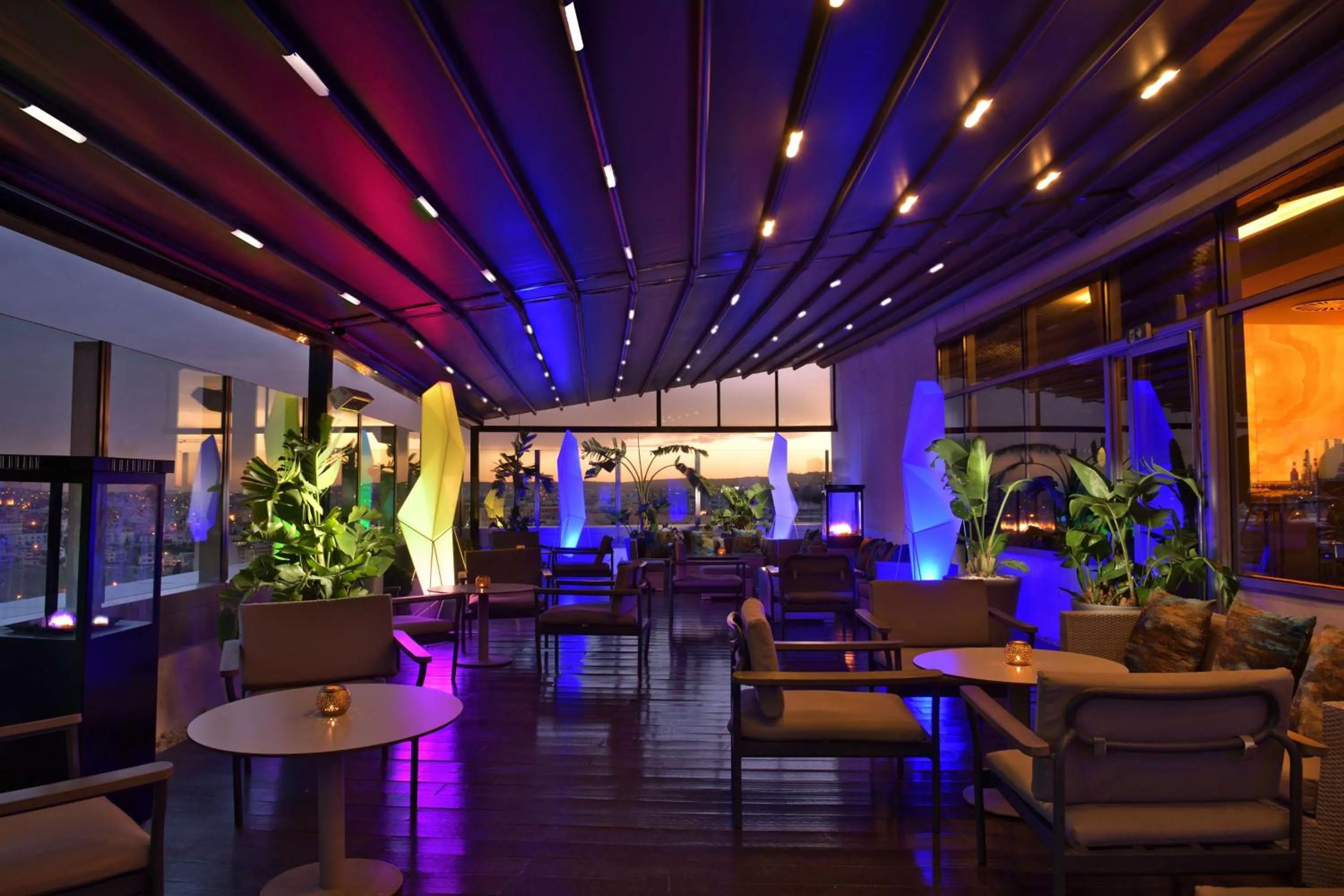 Restaurant/places to eat in Hilton Tanger City Center