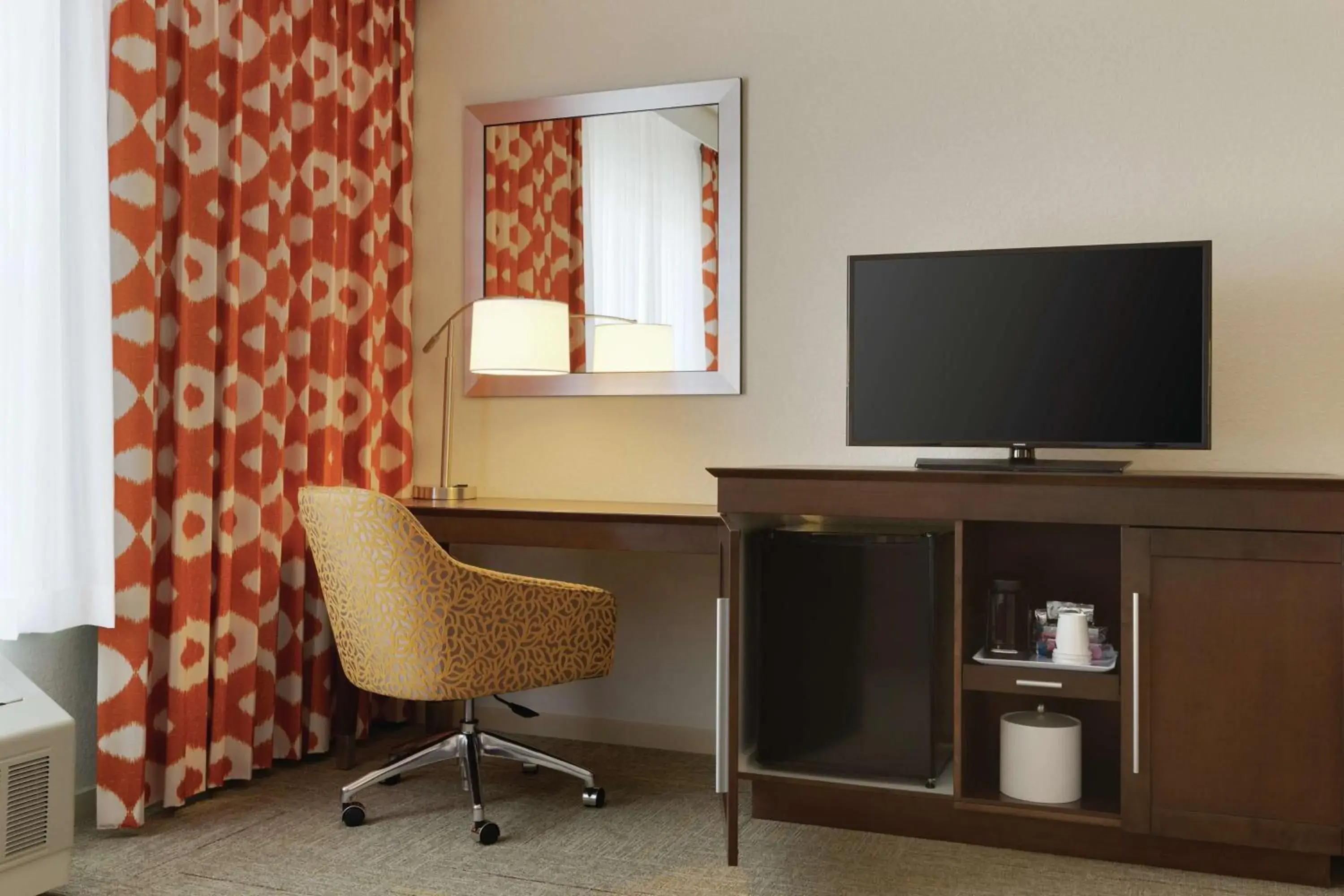 King Room with Sofa Bed - Hearing Accessible/Non-Smoking in Hampton Inn, St. Albans Vt King Room with Sofa Bed - Hearing Accessible/Non-Smoking in Hampton Inn, St. Albans Vt