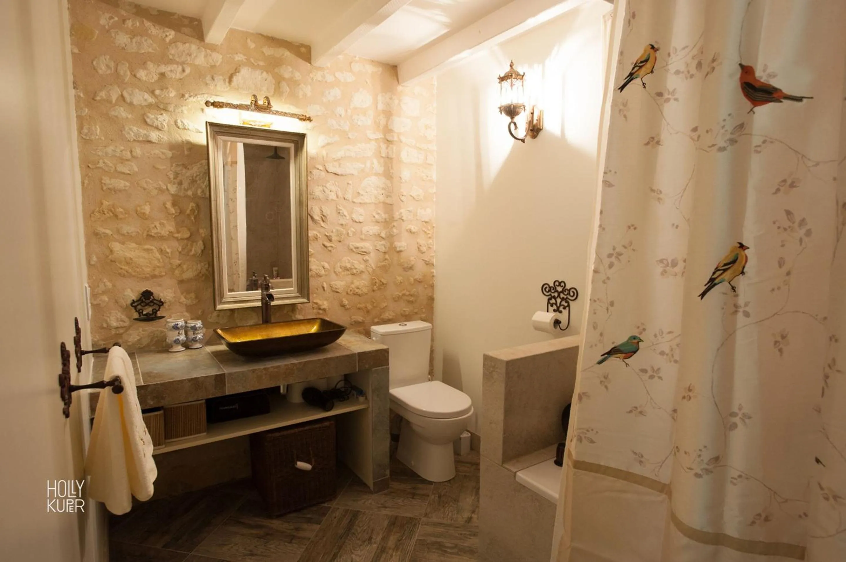 Bathroom in Songbird Sanctuary
