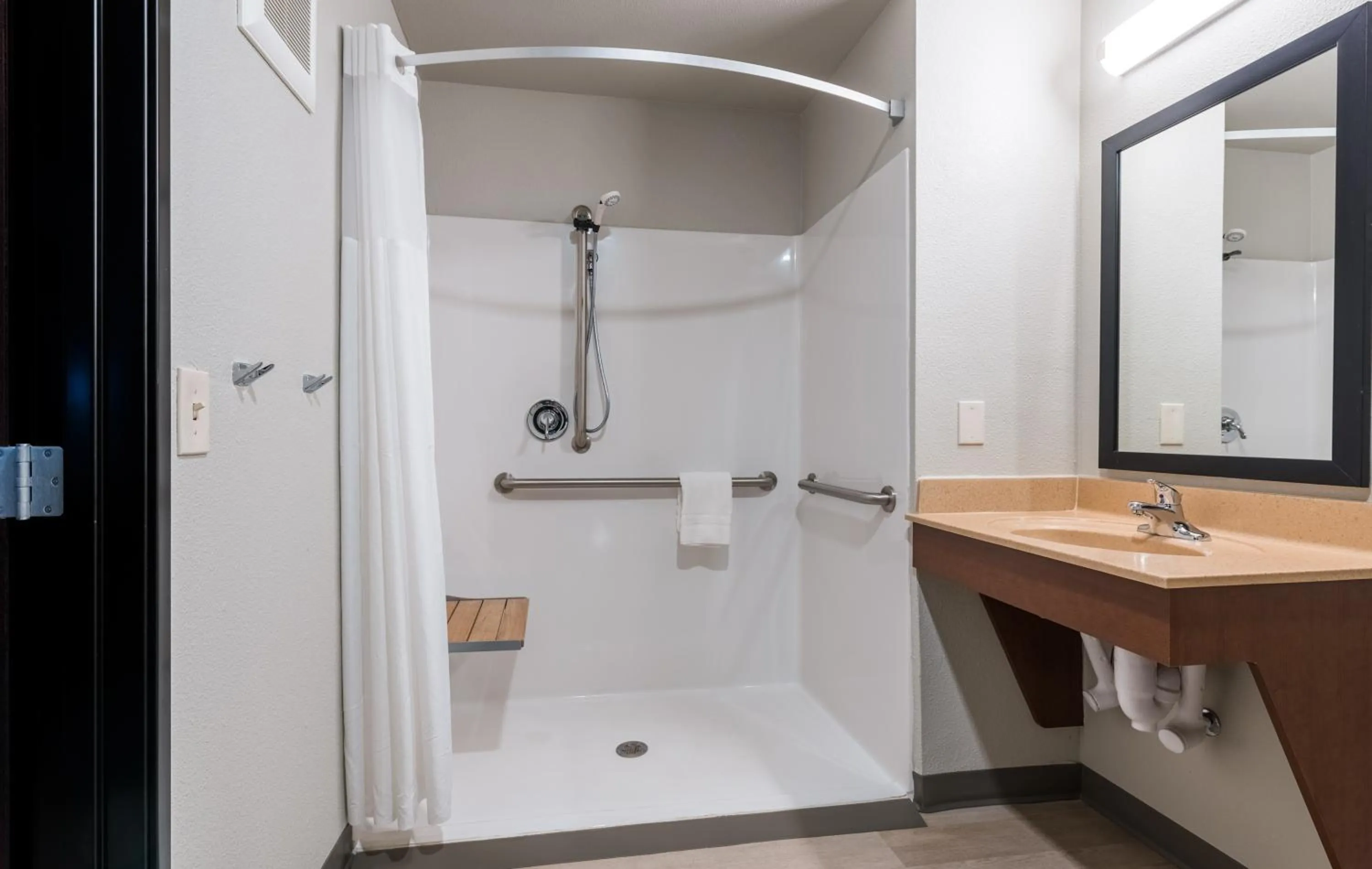 Shower in My Place Hotel-Marquette, MI