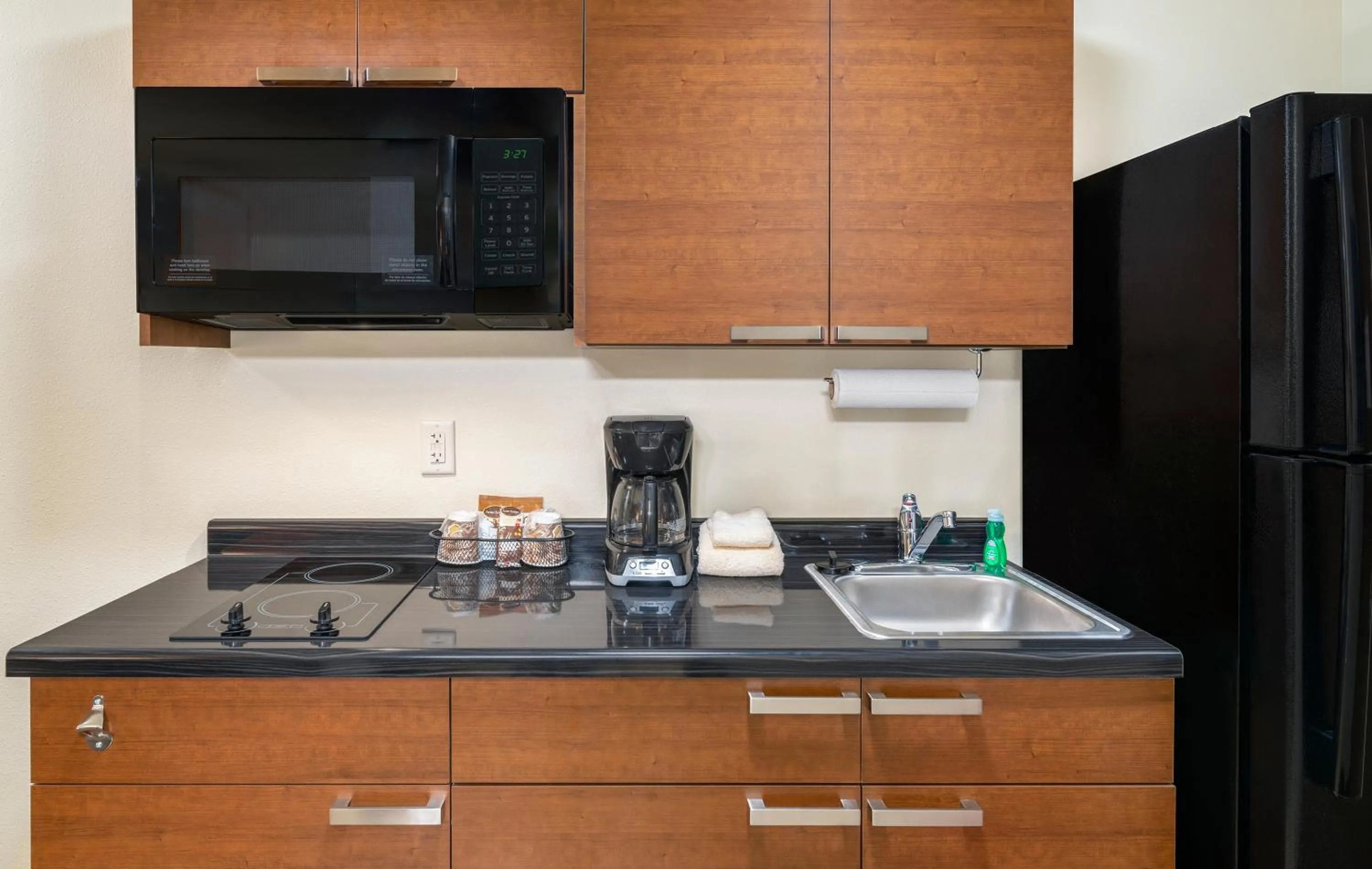Kitchen or kitchenette in My Place Hotel-Marquette, MI