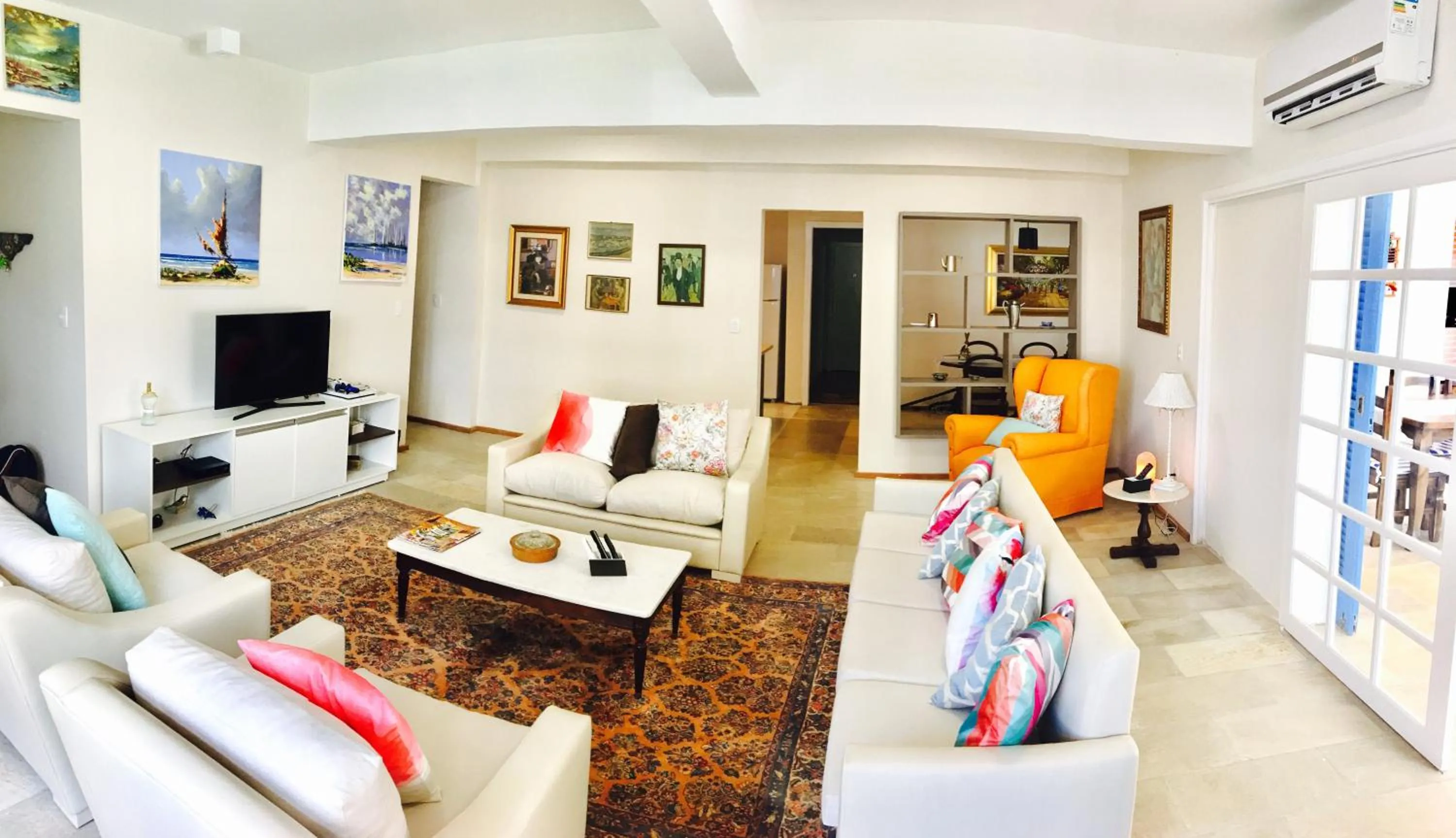 Communal lounge/ TV room in Hospedaria Conceitual