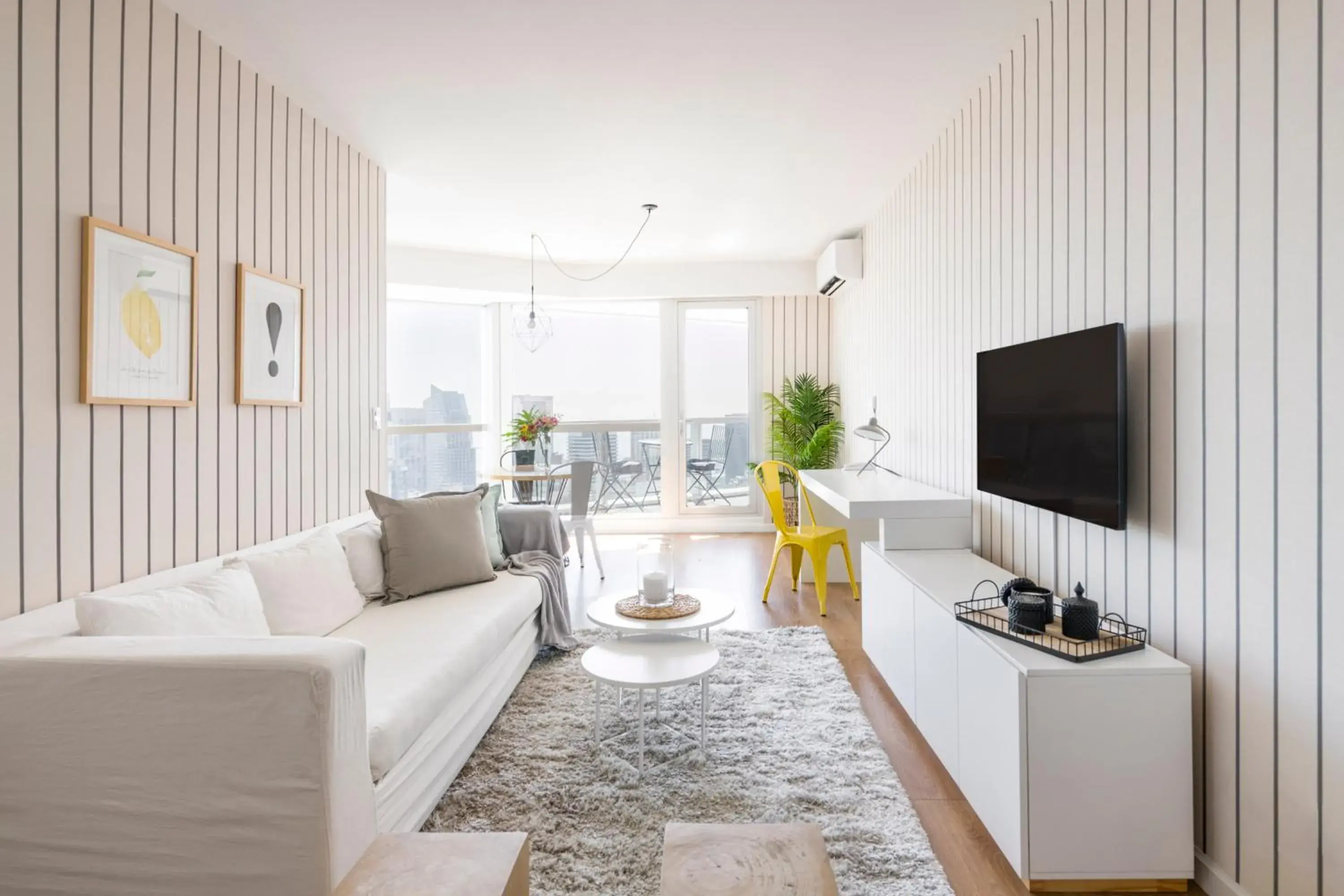 Living room in Top Rentals Downtown Living room in Top Rentals Downtown