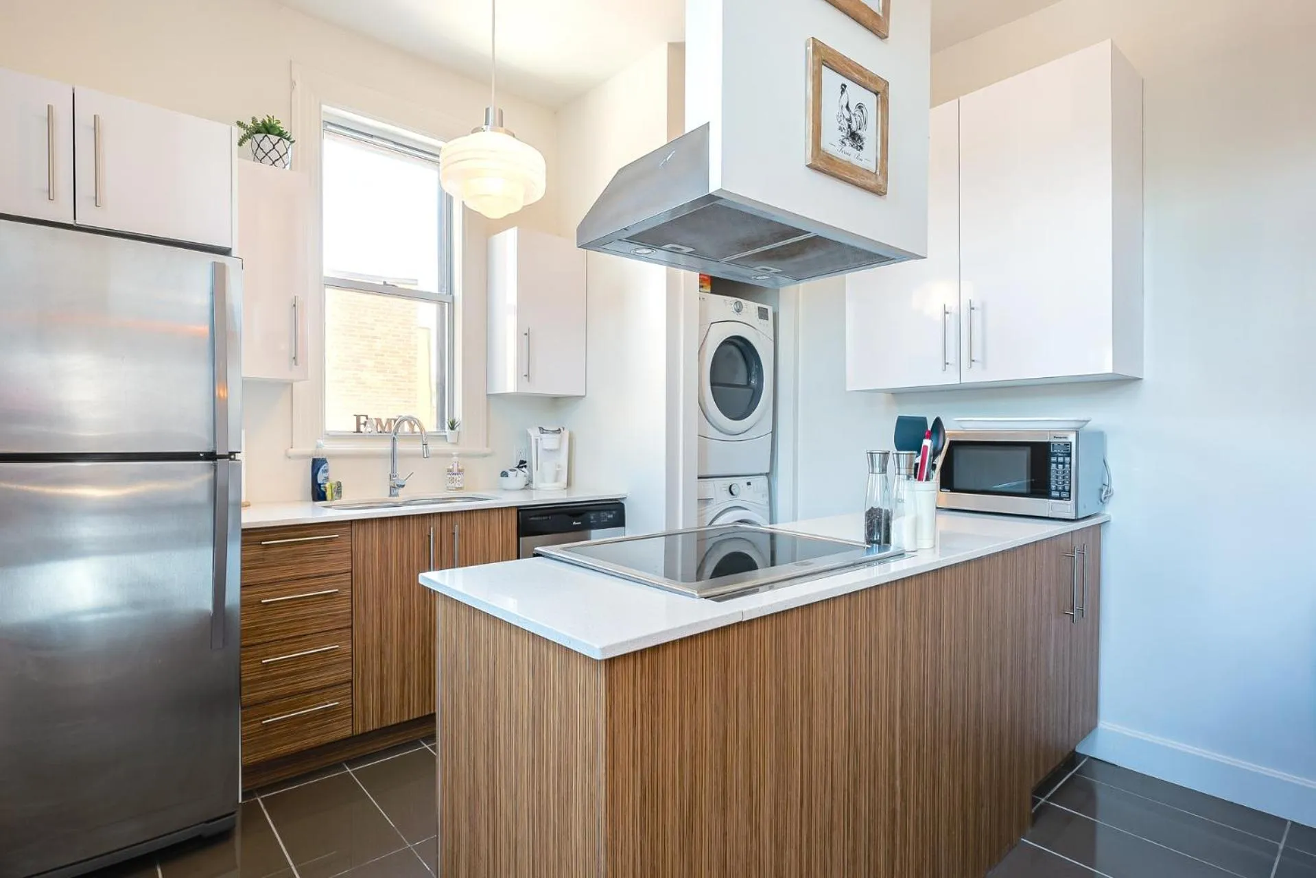 Kitchen or kitchenette in MTLVacationRentals -The Chic Laurier