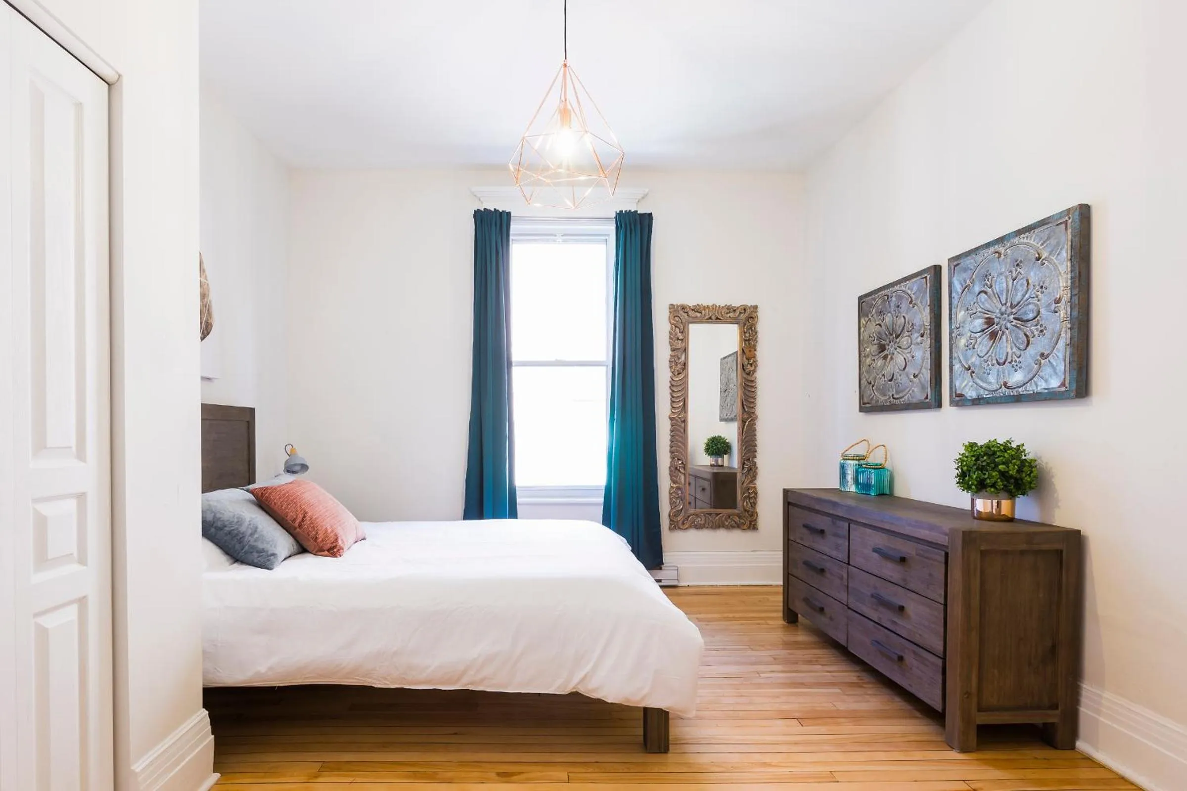 Bed in MTLVacationRentals -The Chic Laurier