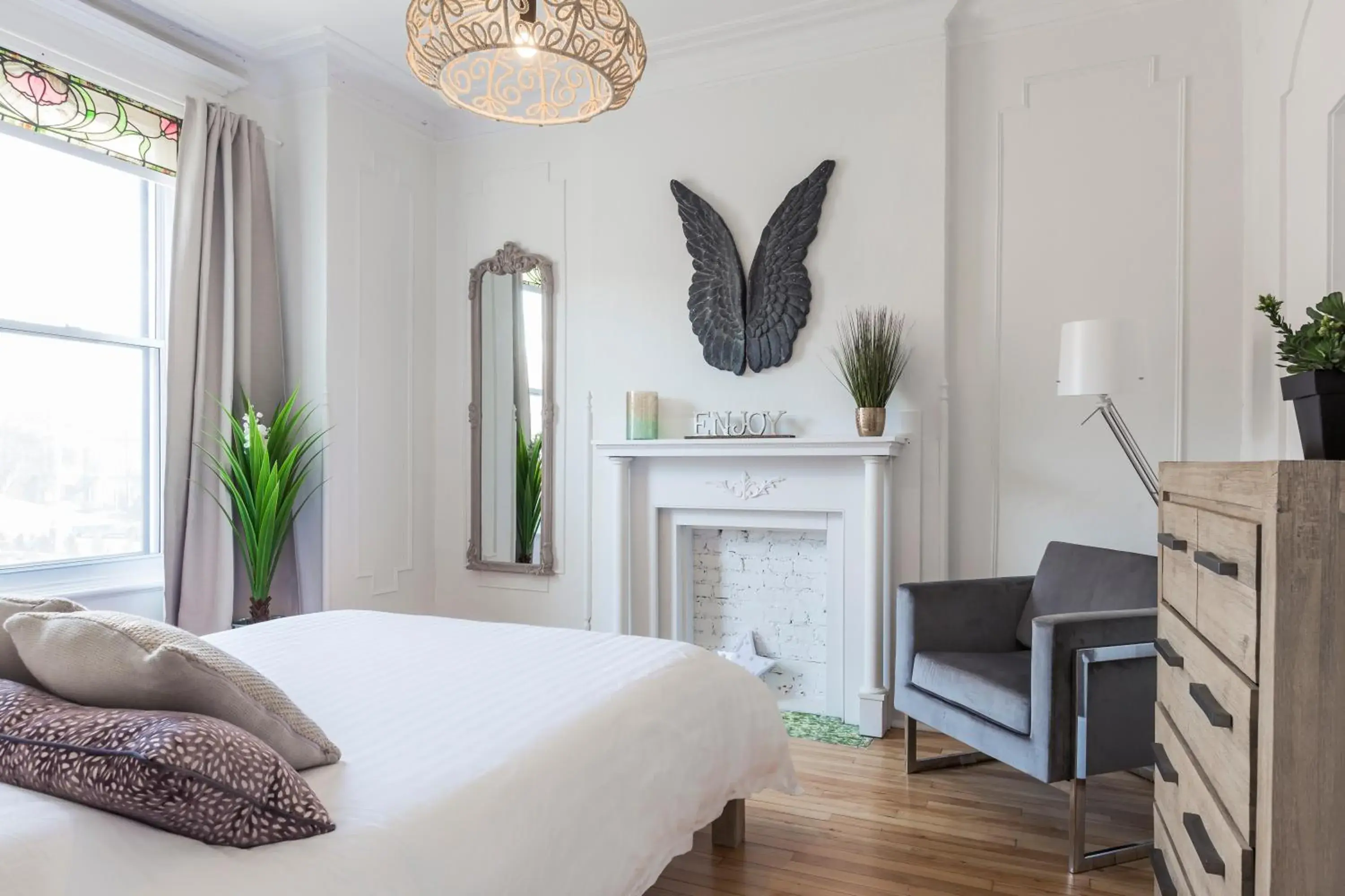 MTLVacationRentals -The Chic Laurier MTLVacationRentals -The Chic Laurier