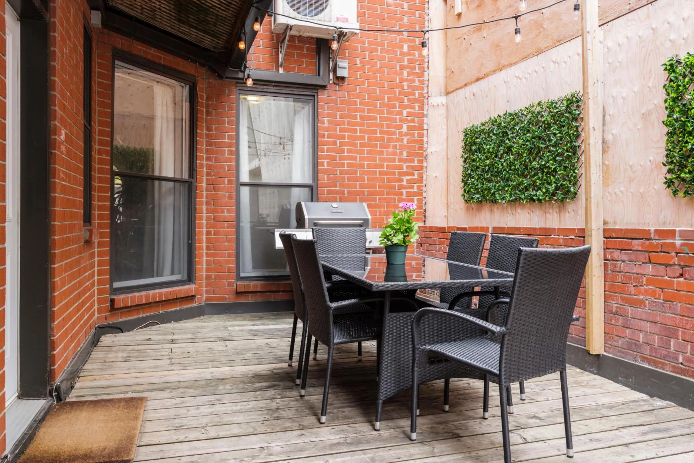 Patio in MTLVacationRentals -The Chic Laurier