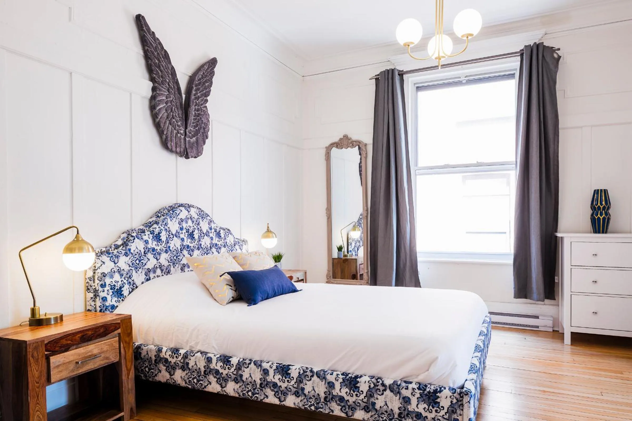 Bed in MTLVacationRentals -The Chic Laurier