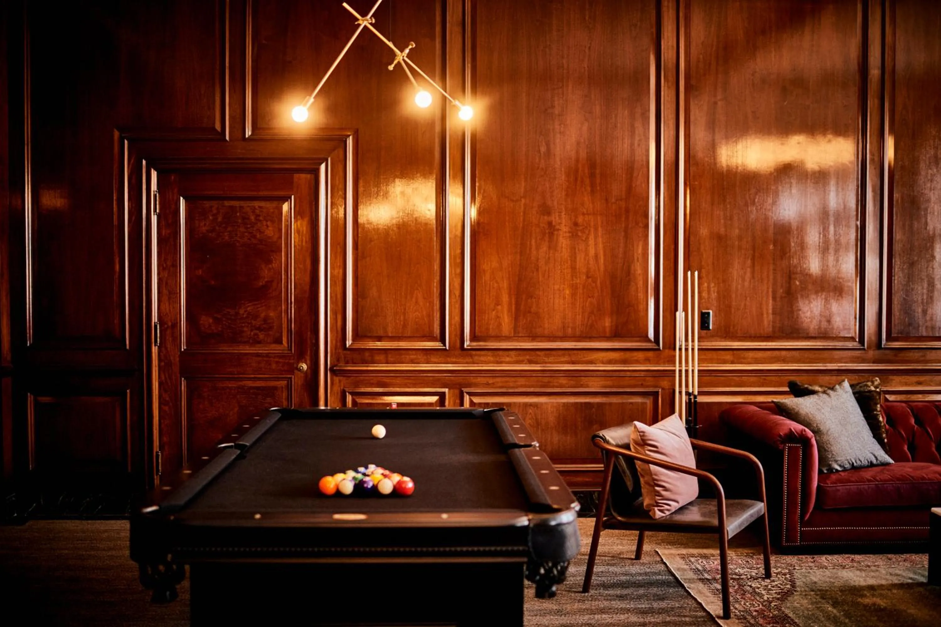 Living room in Detroit Foundation Hotel