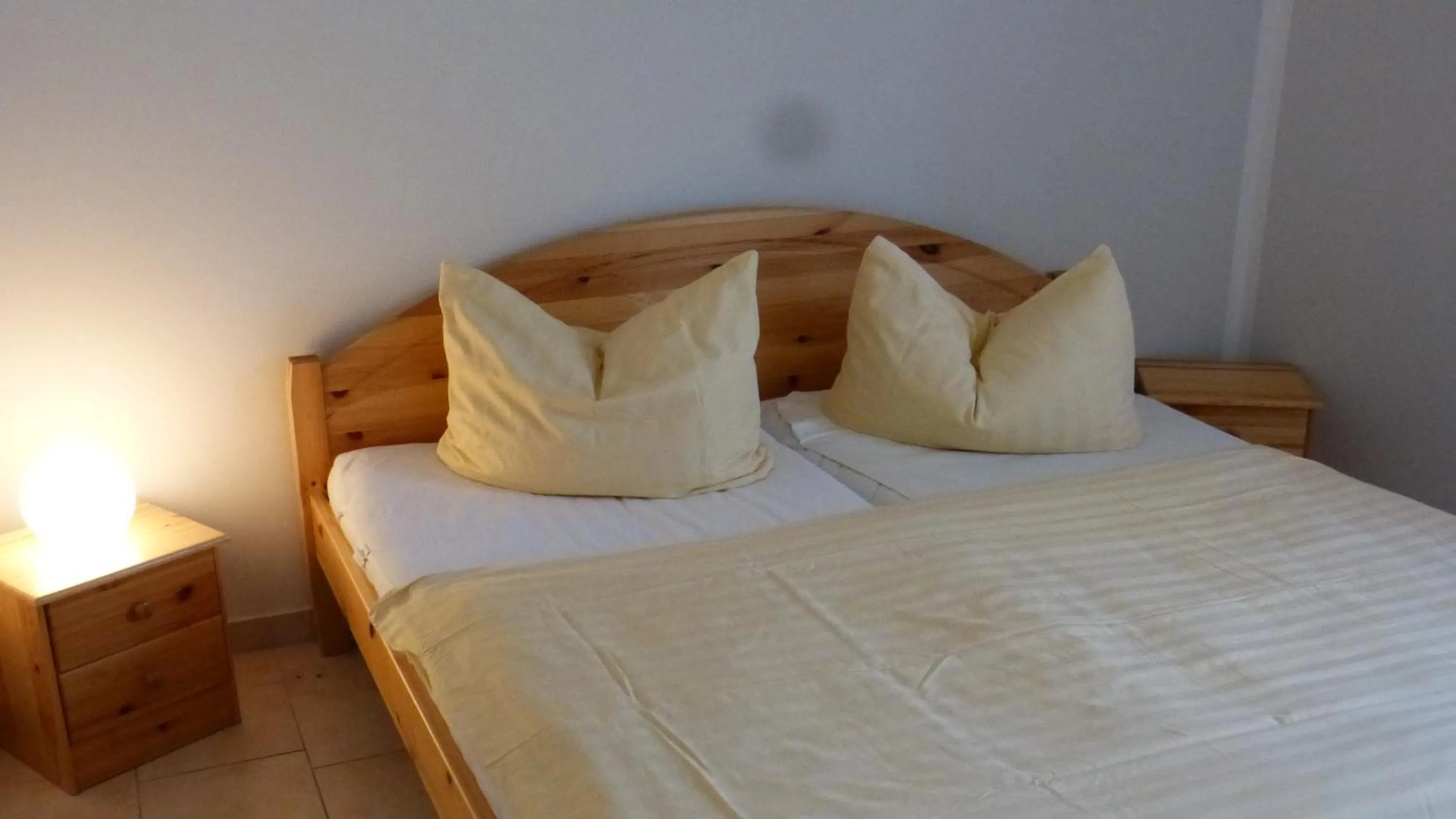 Bedroom, Bed in Bernstein Appartements