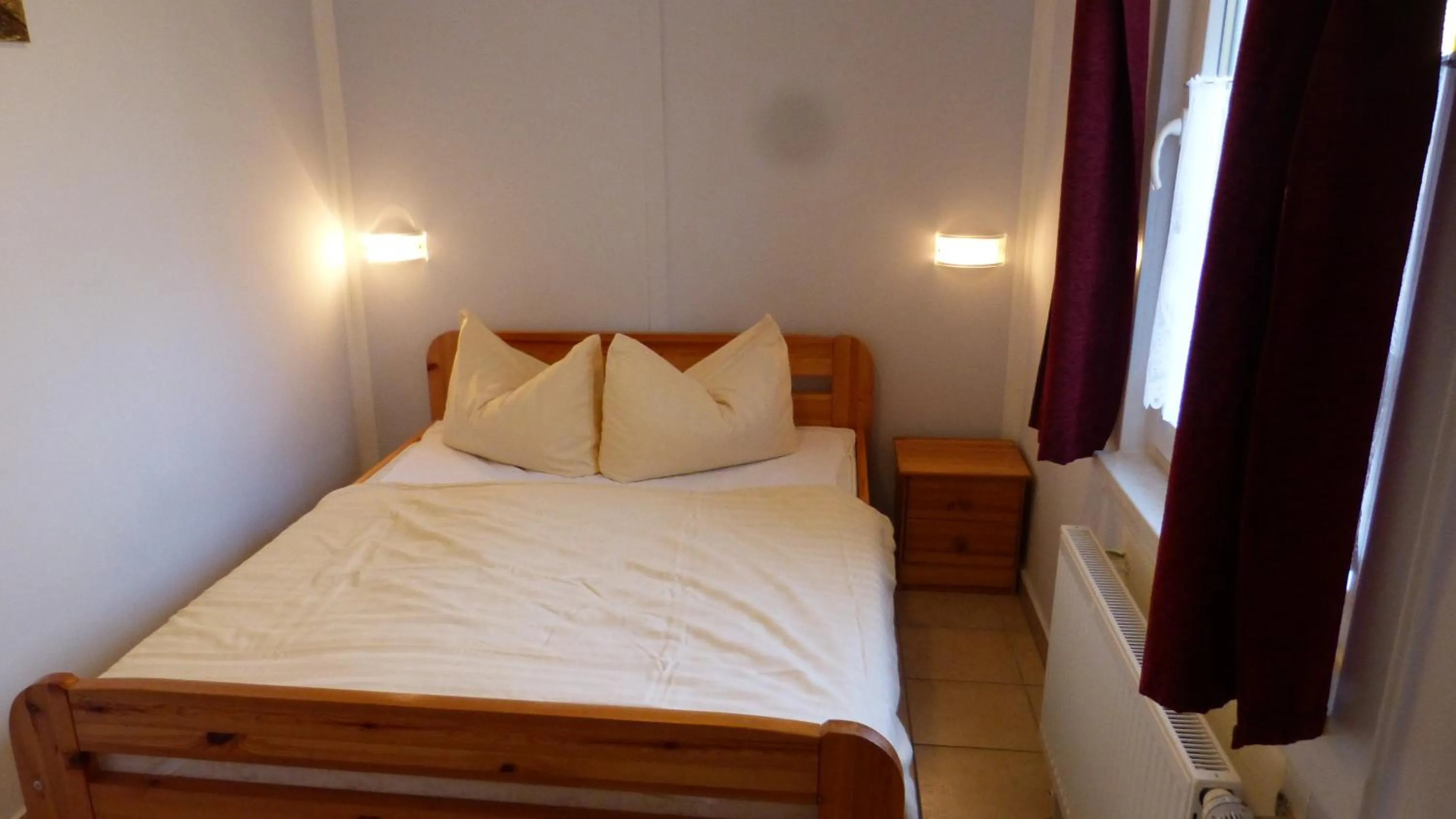 Bedroom, Bed in Bernstein Appartements
