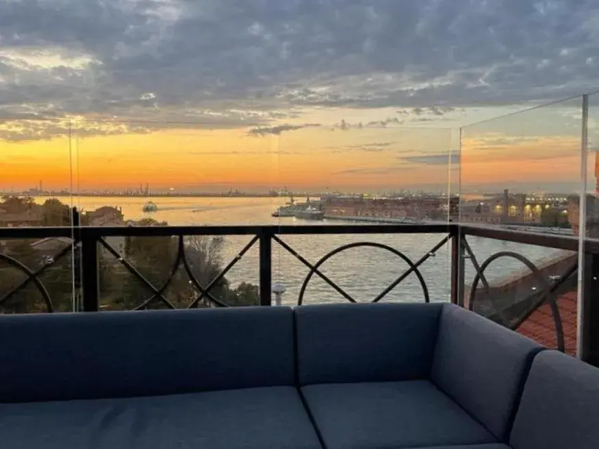 The Venice Penthouse and Rooftop-Terrace at Molino Stucky The Venice Penthouse and Rooftop-Terrace at Molino Stucky