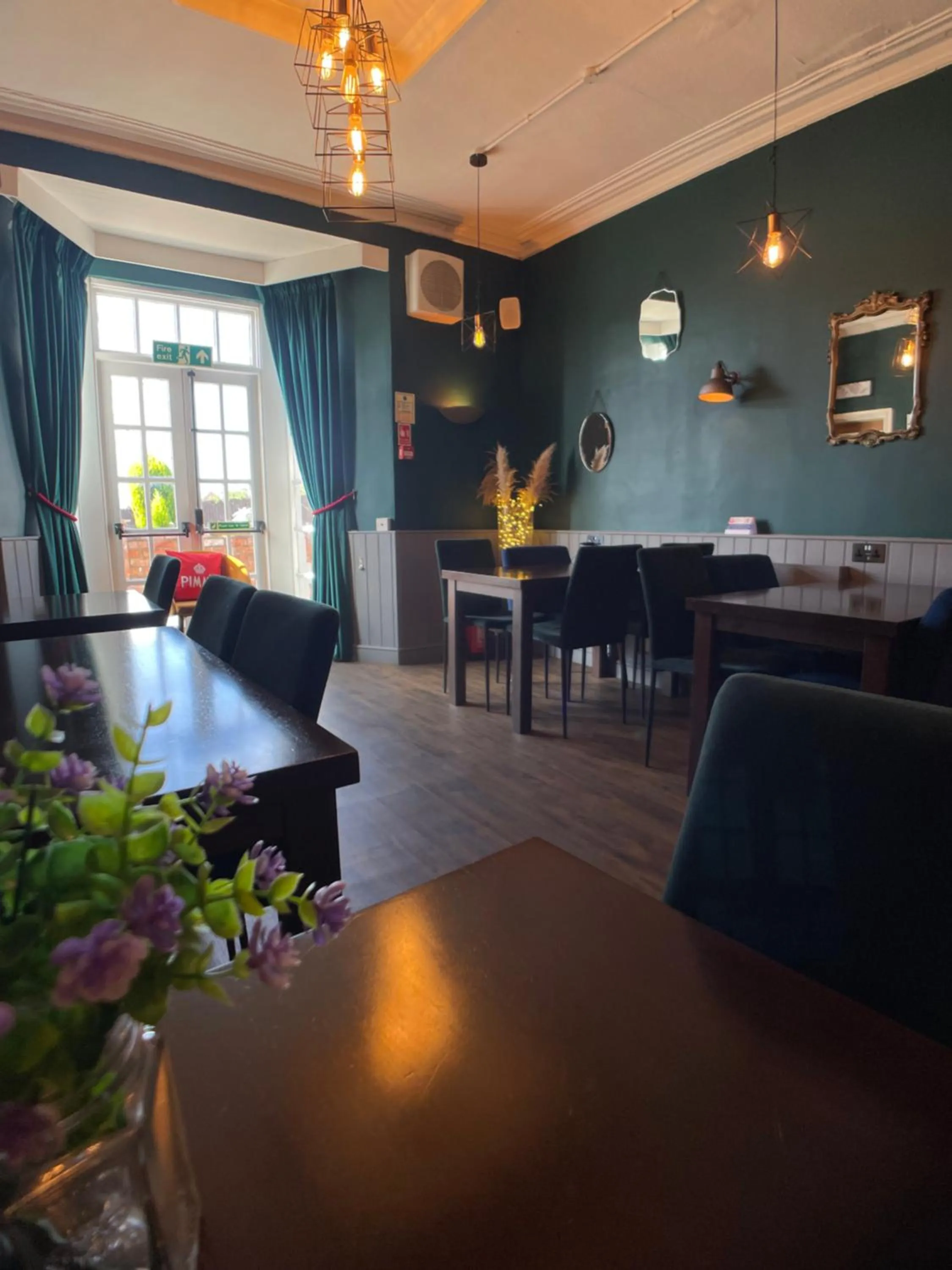 Restaurant/places to eat in The Lawns Hotel